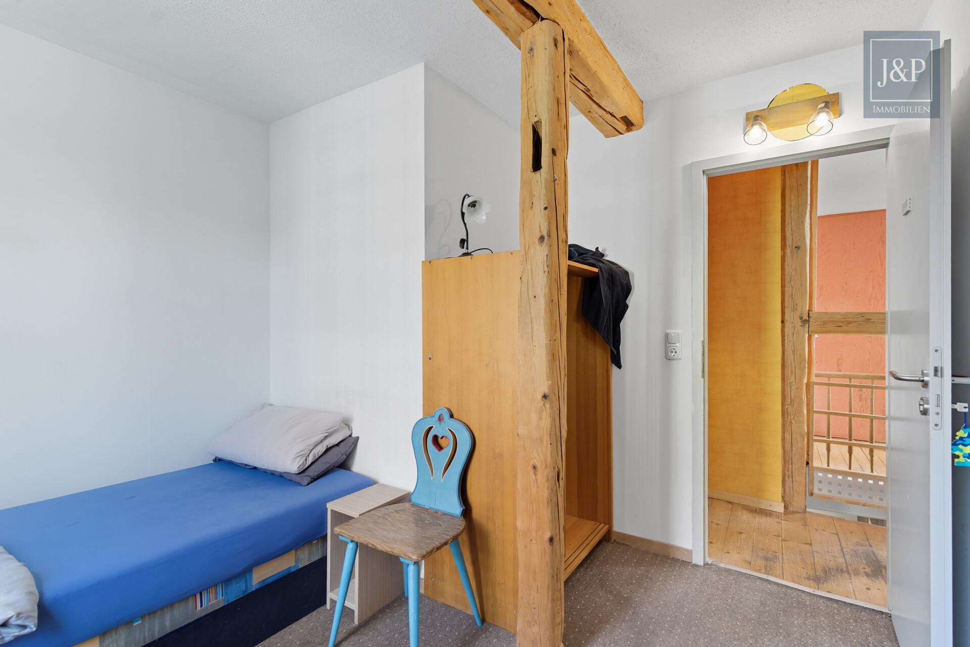 Viel Platz für Familie & Beruf: Fachwerkhaus mit Einliegerwohnung und Hof! - Schlafzimmer 3