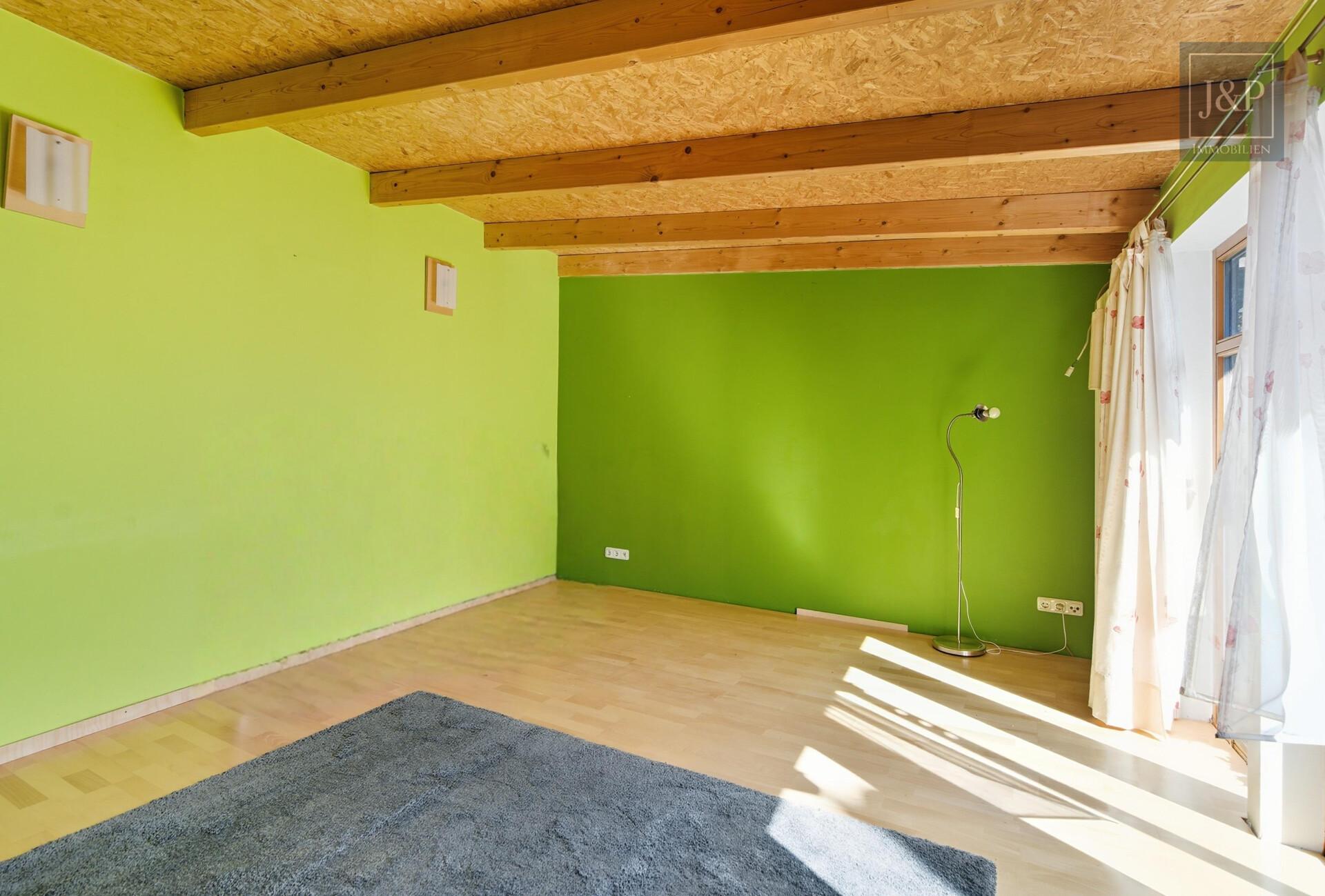Viel Platz für Familie & Beruf: Fachwerkhaus mit Einliegerwohnung und Hof! - Wohnzimmer OG