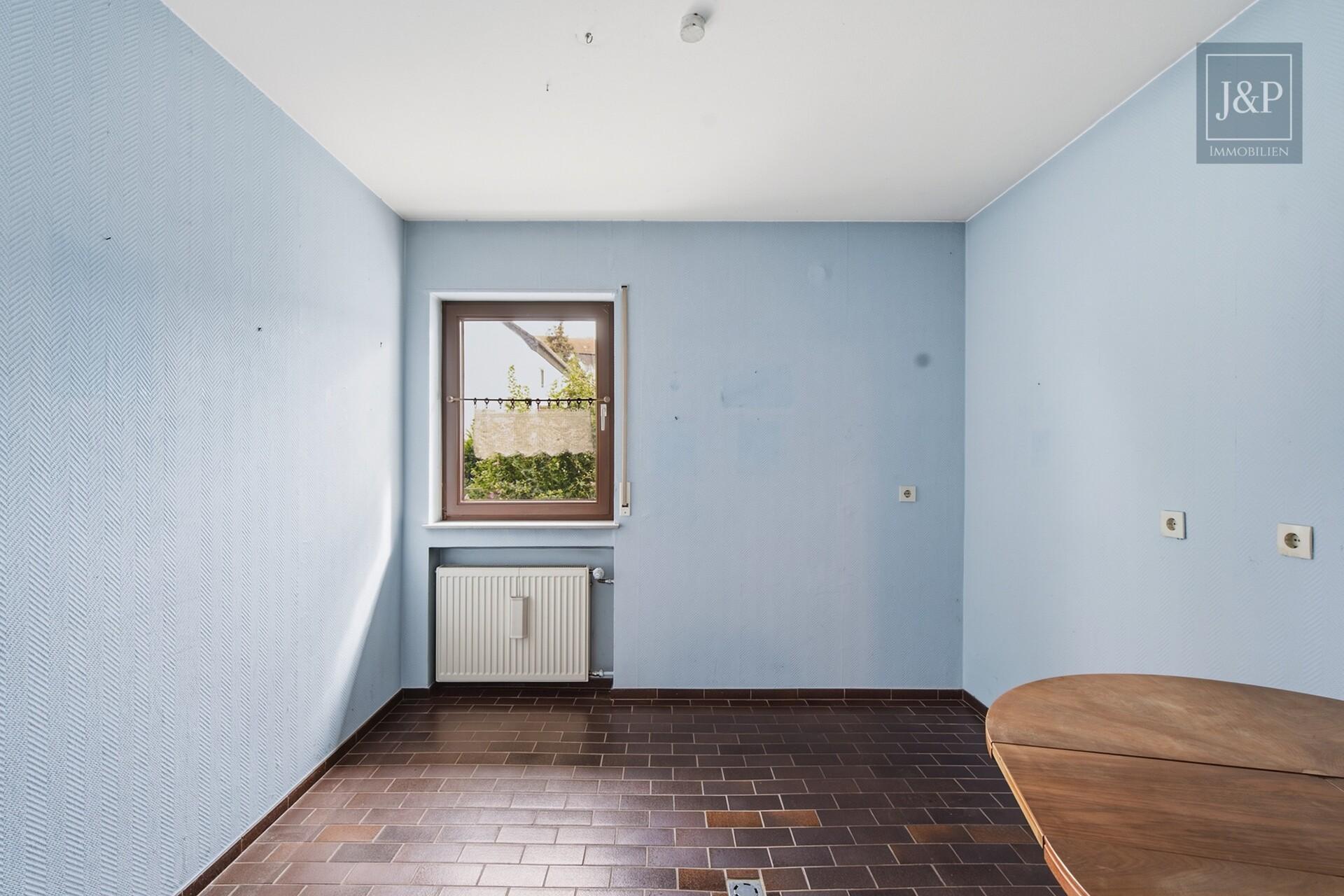 Traumhaftes Platzangebot für die ganze Familie: 230 m² Wohnkomfort mit Wintergarten, Balkon & Doppelgarage - Küchennebenraum