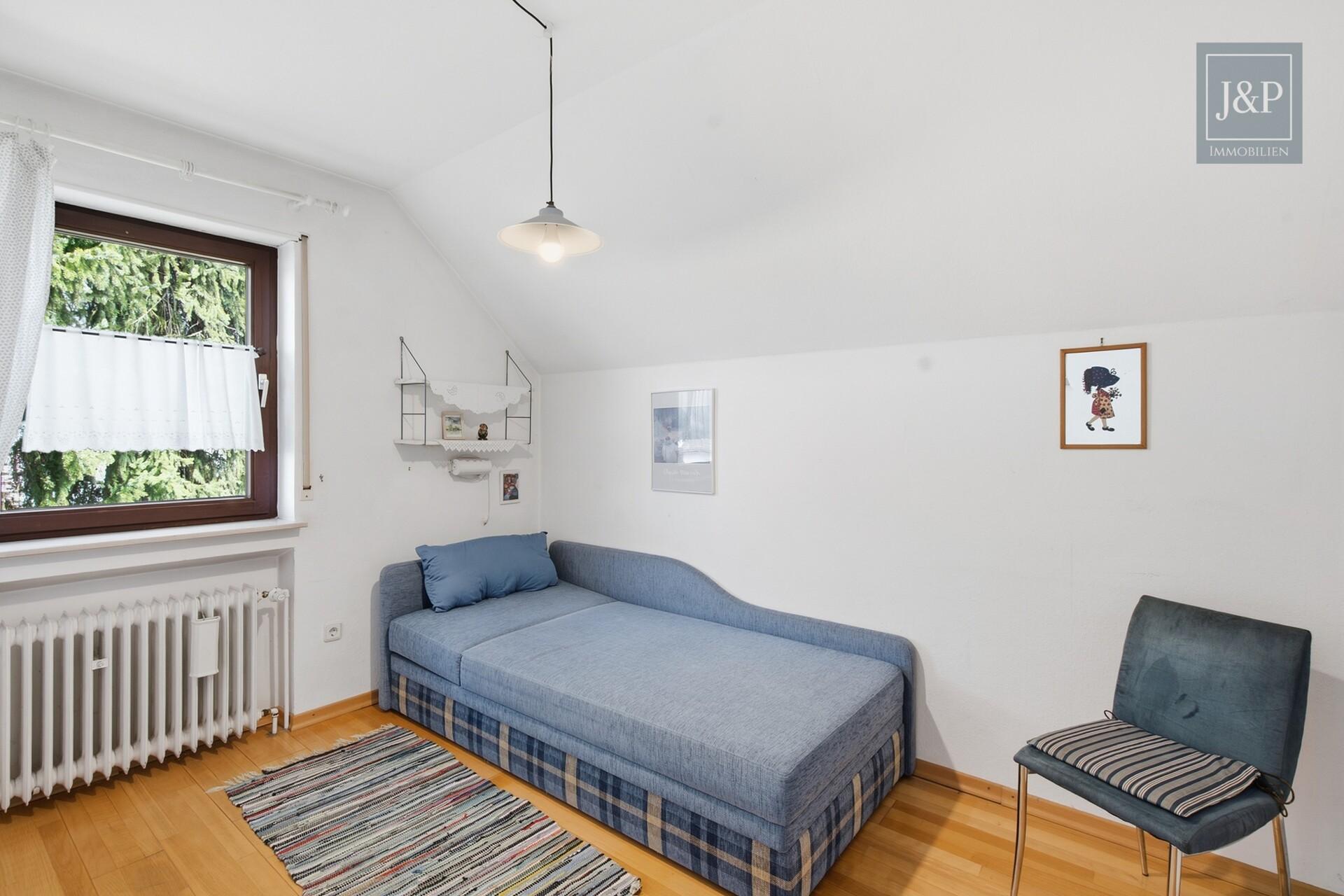 Traumhaftes Platzangebot für die ganze Familie: 230 m² Wohnkomfort mit Wintergarten, Balkon & Doppelgarage - Zimmer 1. OG