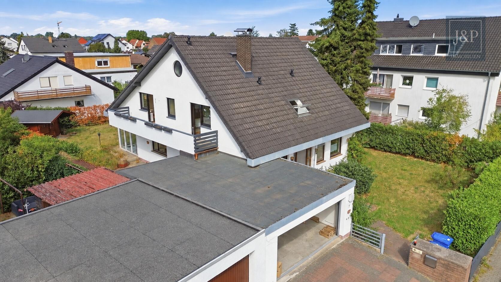 Traumhaftes Platzangebot für die ganze Familie: 230 m² Wohnkomfort mit Wintergarten, Balkon & Doppelgarage - Vogelperspektive