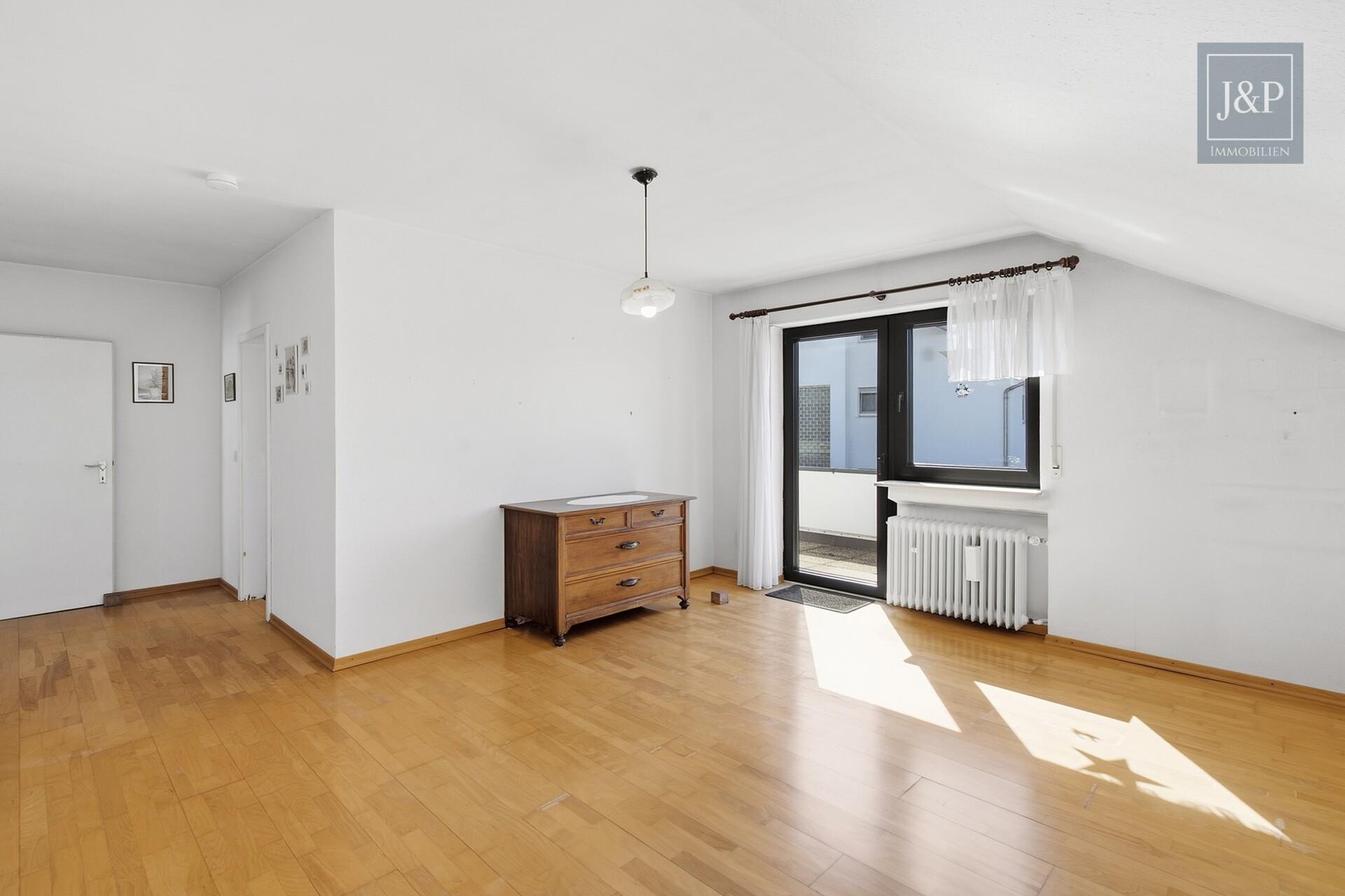 Traumhaftes Platzangebot für die ganze Familie: 230 m² Wohnkomfort mit Wintergarten, Balkon & Doppelgarage - Zimmer 1. OG