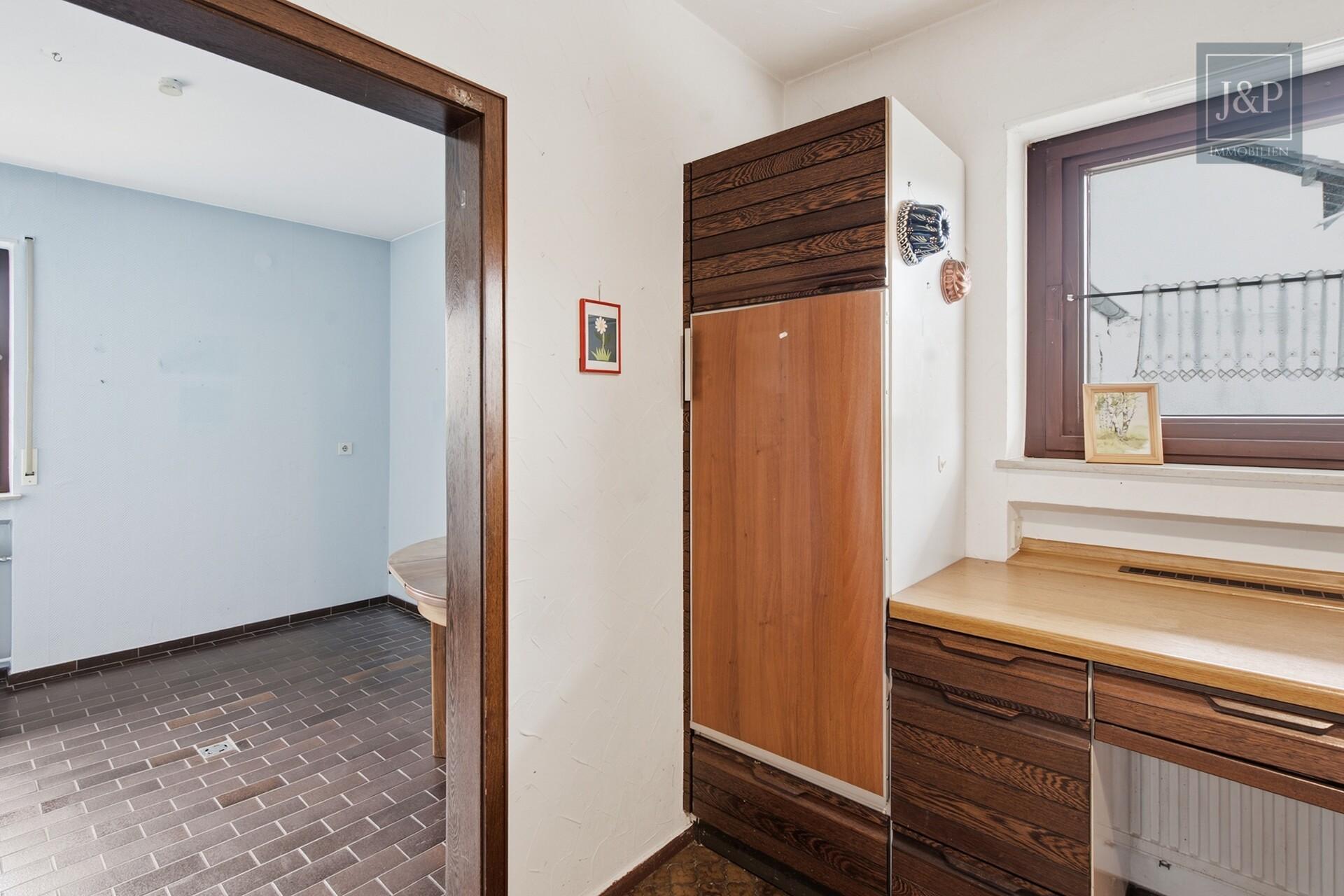Traumhaftes Platzangebot für die ganze Familie: 230 m² Wohnkomfort mit Wintergarten, Balkon & Doppelgarage - Küche