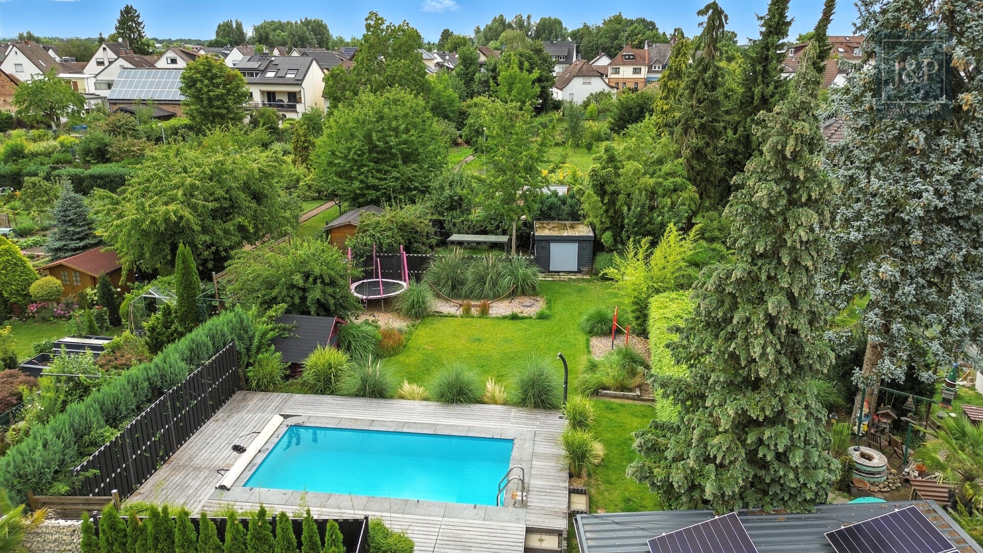 Luxuriöses EFH mit traumhafter Gartenlandschaft, Doppelgarage & Einliegerbereich - Gartnparadies