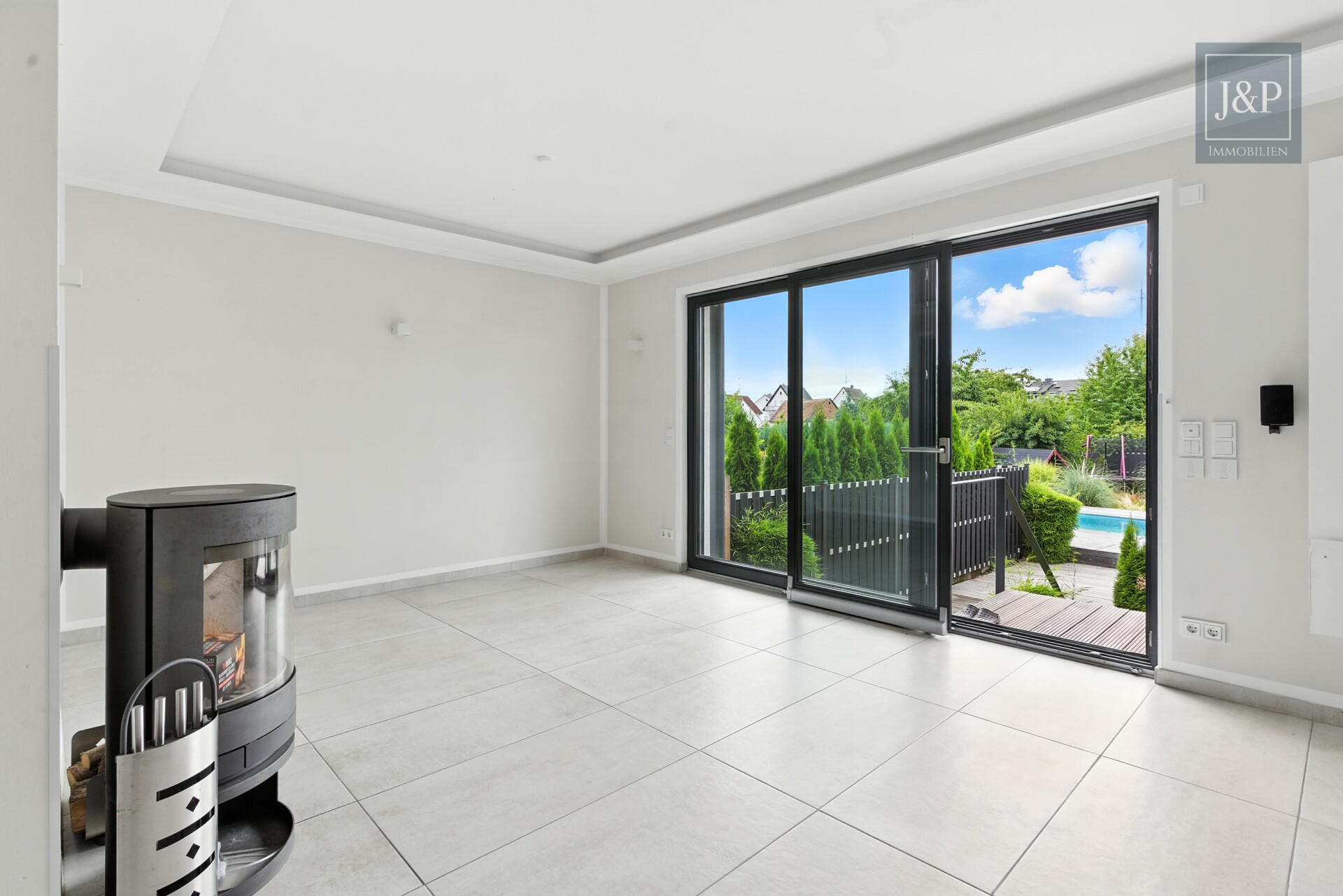 Luxuriöses EFH mit traumhafter Gartenlandschaft, Doppelgarage & Einliegerbereich - Wohnen/Essen