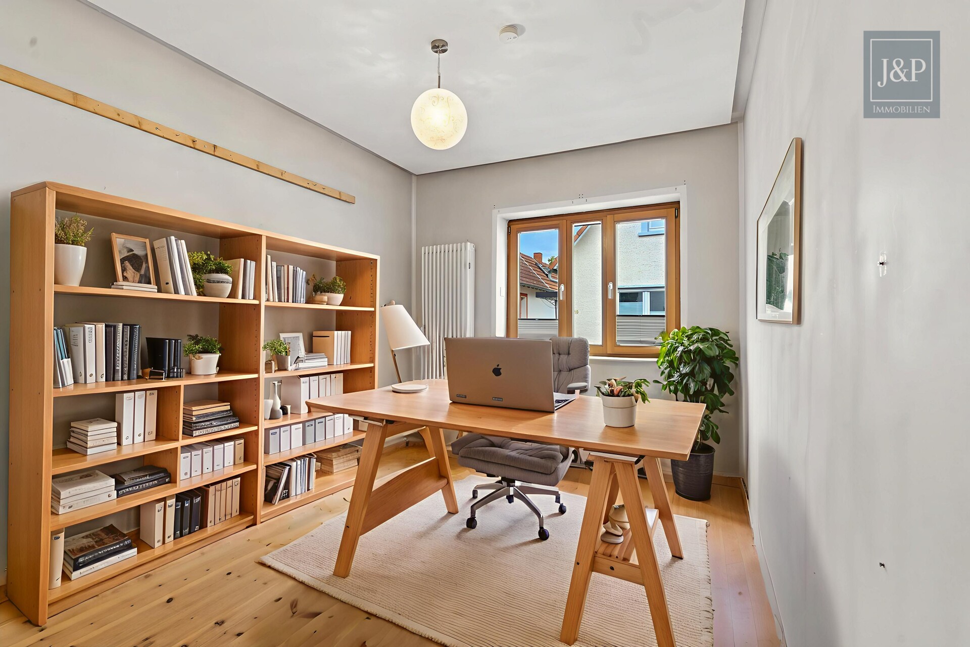 Luxuriöses EFH mit traumhafter Gartenlandschaft, Doppelgarage & Einliegerbereich - EG Arbeiten / Gäste