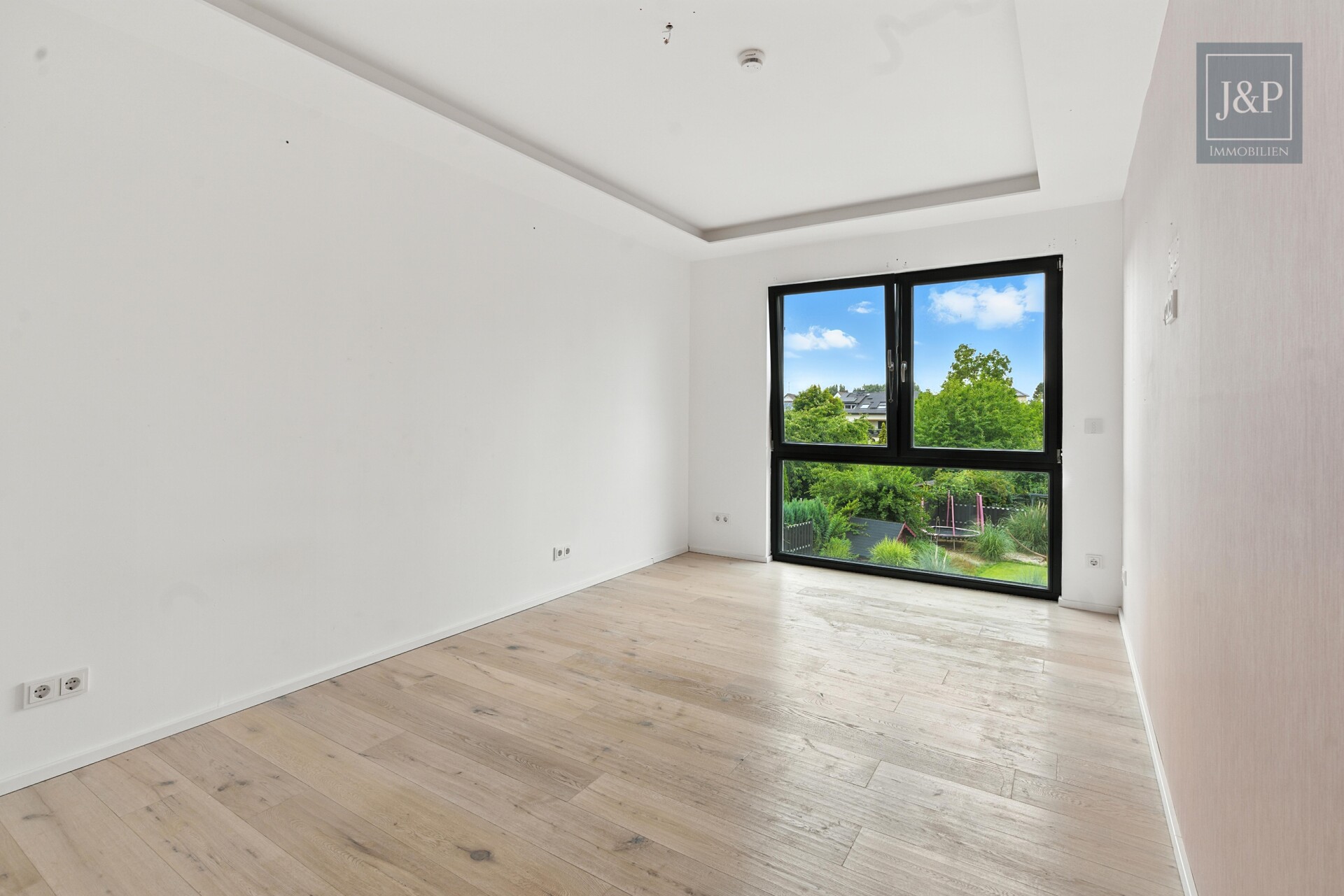 Luxuriöses EFH mit traumhafter Gartenlandschaft, Doppelgarage & Einliegerbereich - Kinder