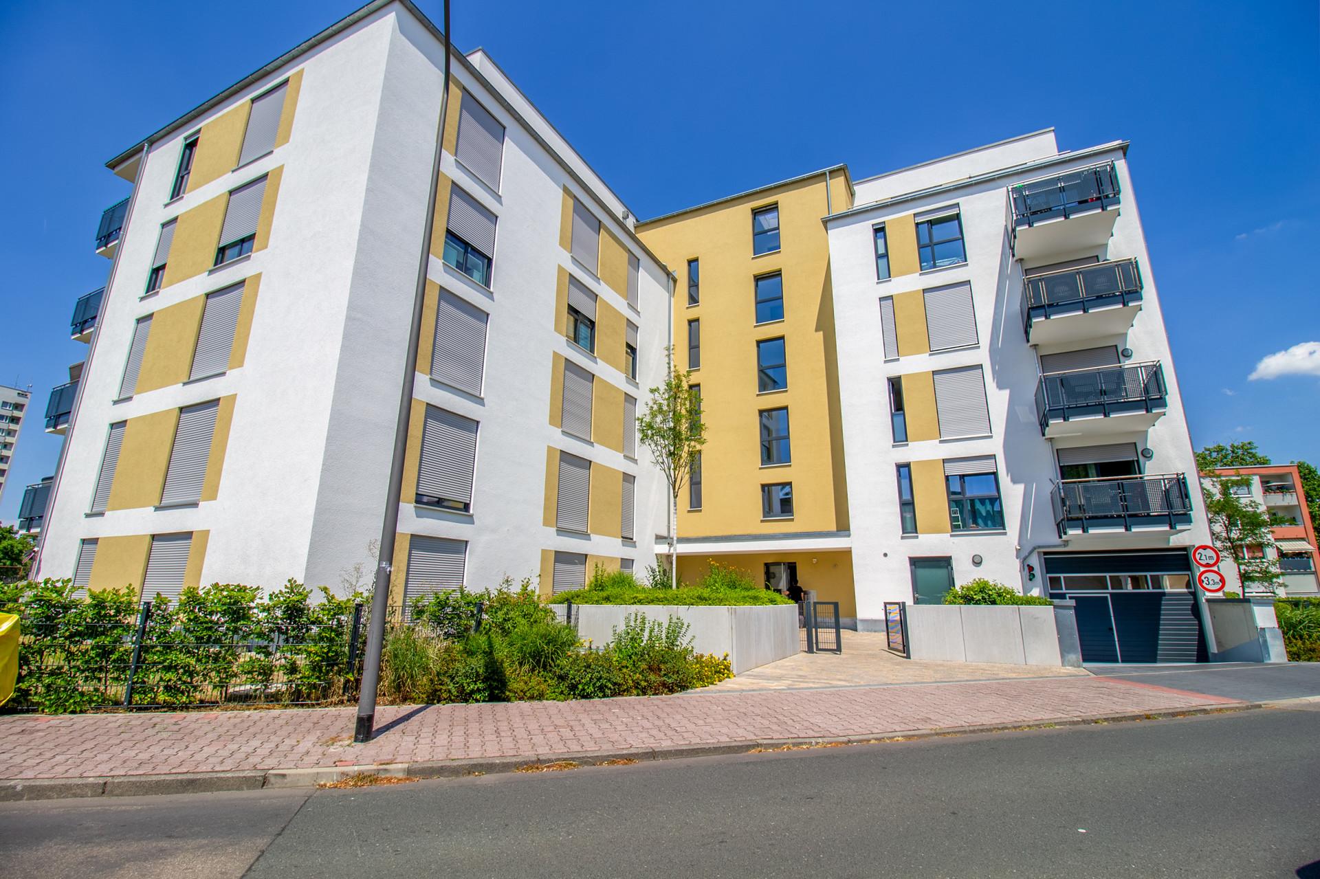 Luxuriöse Eigentumswohnung mit Whirlpool, Balkon und TG-Stellplatz (Erbpacht) - Außenansicht