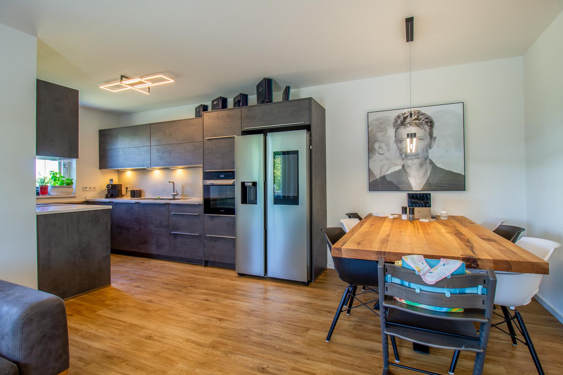 Luxuriöse Eigentumswohnung mit Whirlpool, Balkon und TG-Stellplatz (Erbpacht) - Essbereich