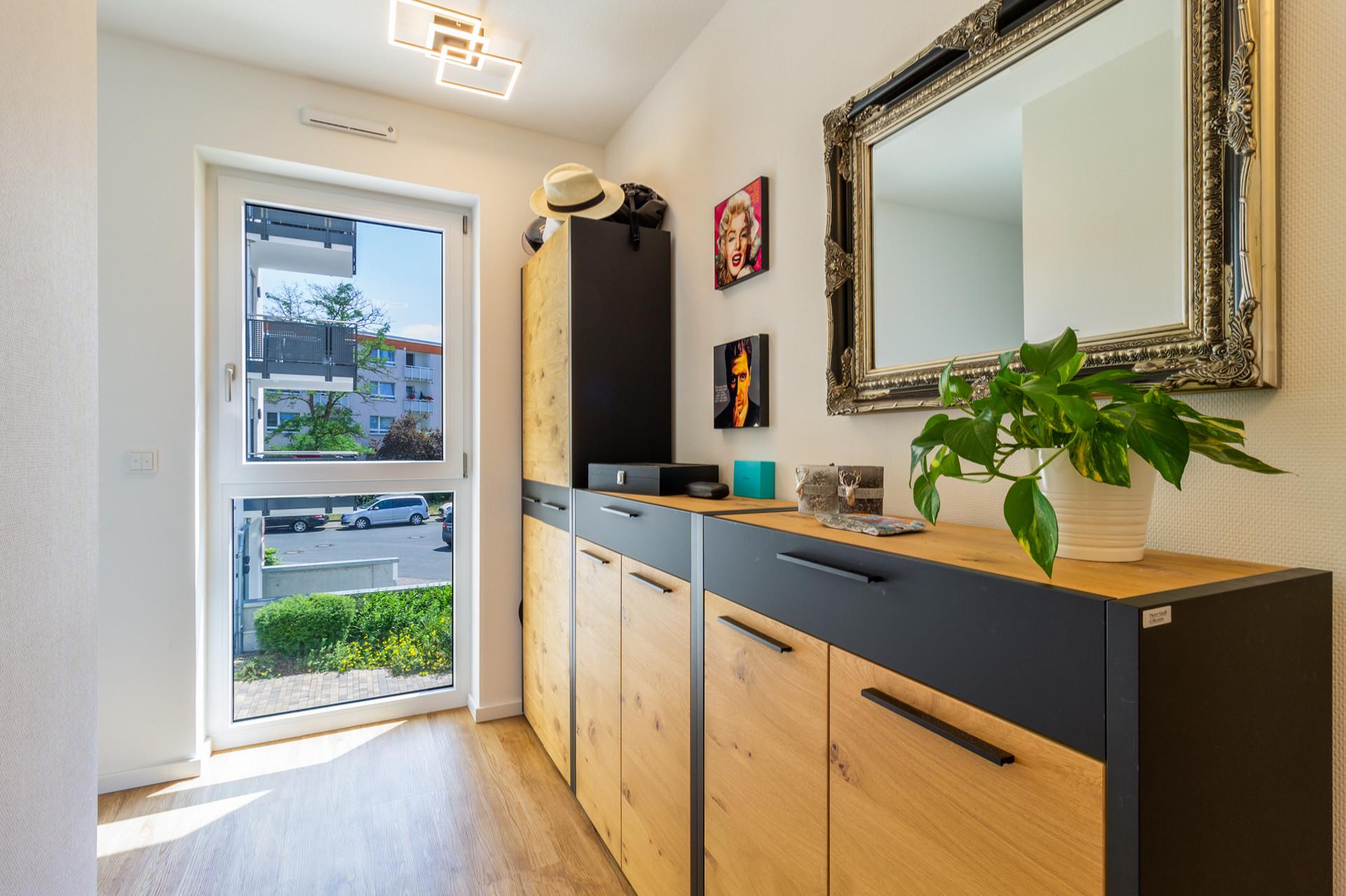 Luxuriöse Eigentumswohnung mit Whirlpool, Balkon und TG-Stellplatz (Erbpacht) - Flur