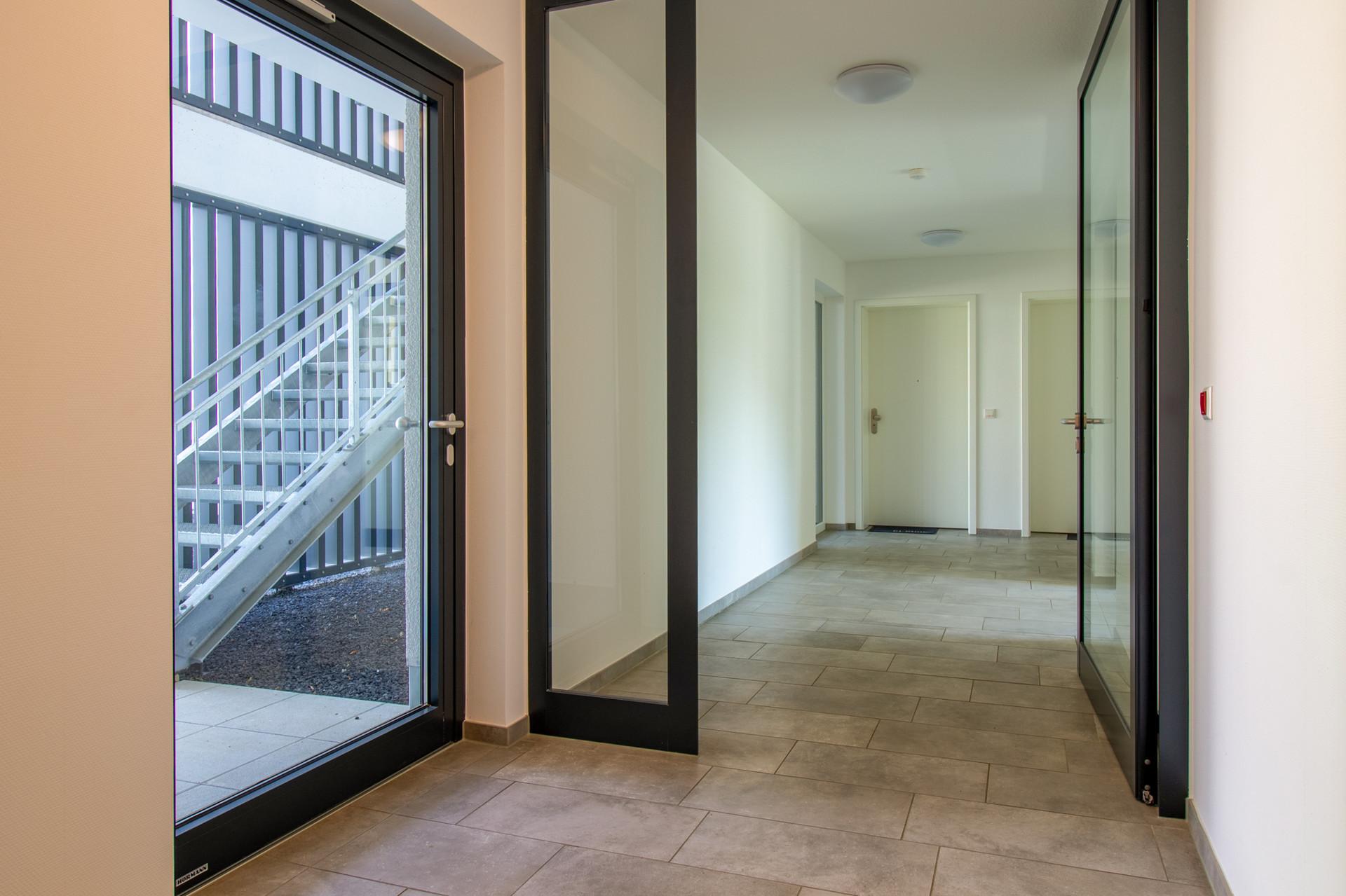 Luxuriöse Eigentumswohnung mit Whirlpool, Balkon und TG-Stellplatz (Erbpacht) - Flur