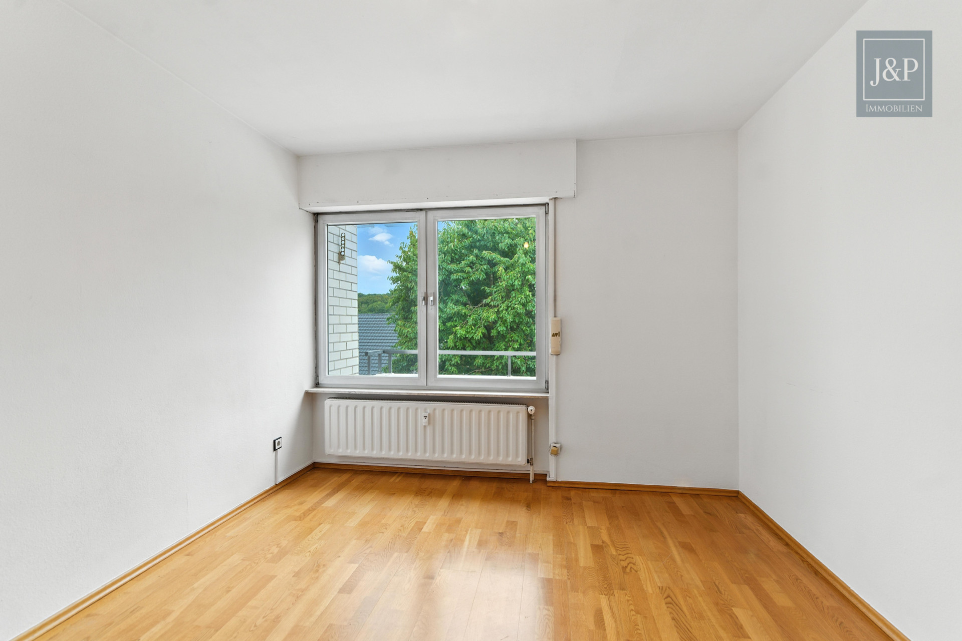 Mehrgenerationenwohnen oder Kapitalanlage – Mehrfamilienhaus mit vier Einheiten in Bestlage! - Schlafzimmer 1.OG rechts