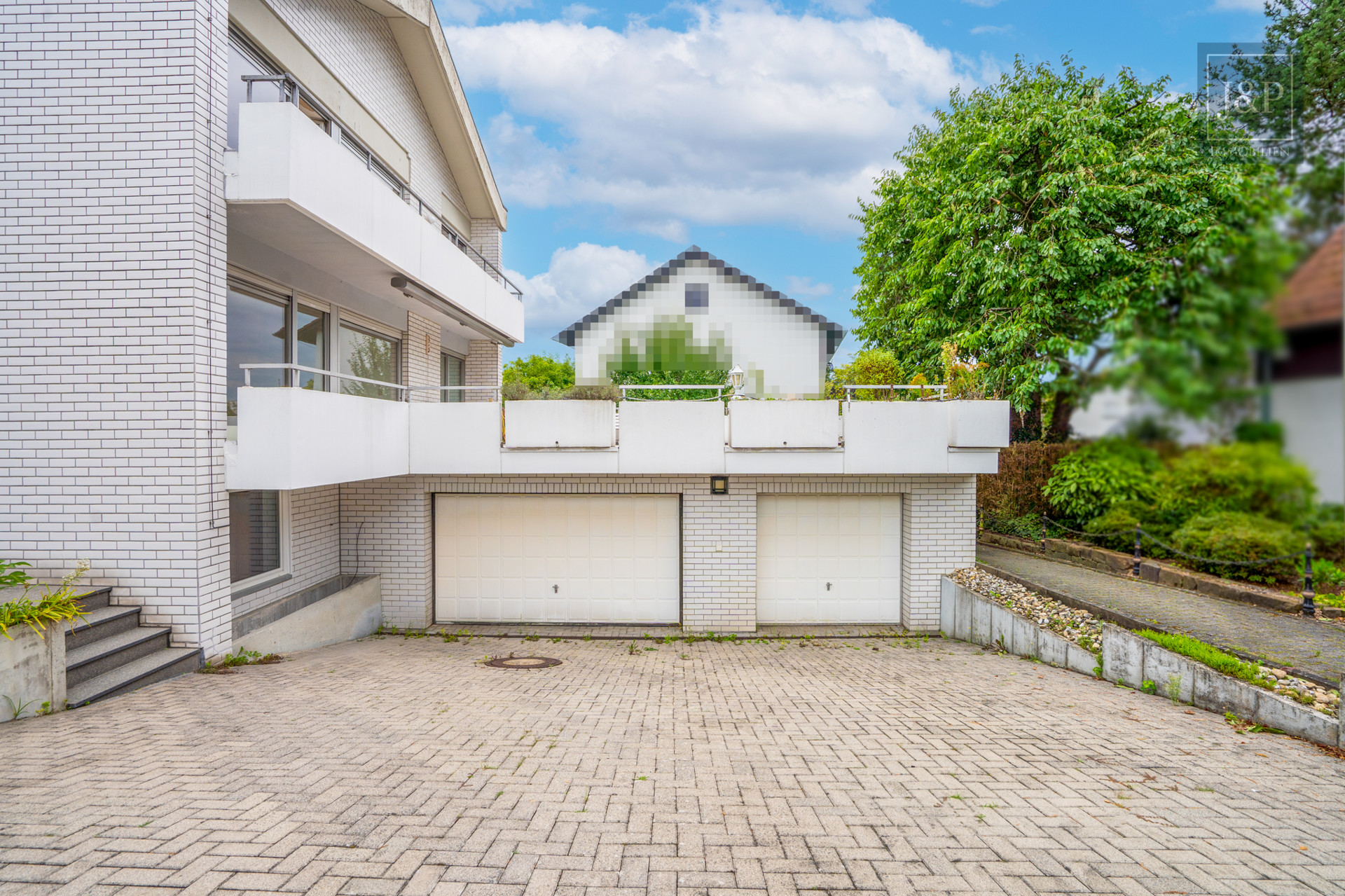 Mehrgenerationenwohnen oder Kapitalanlage – Mehrfamilienhaus mit vier Einheiten in Bestlage! - Garagen