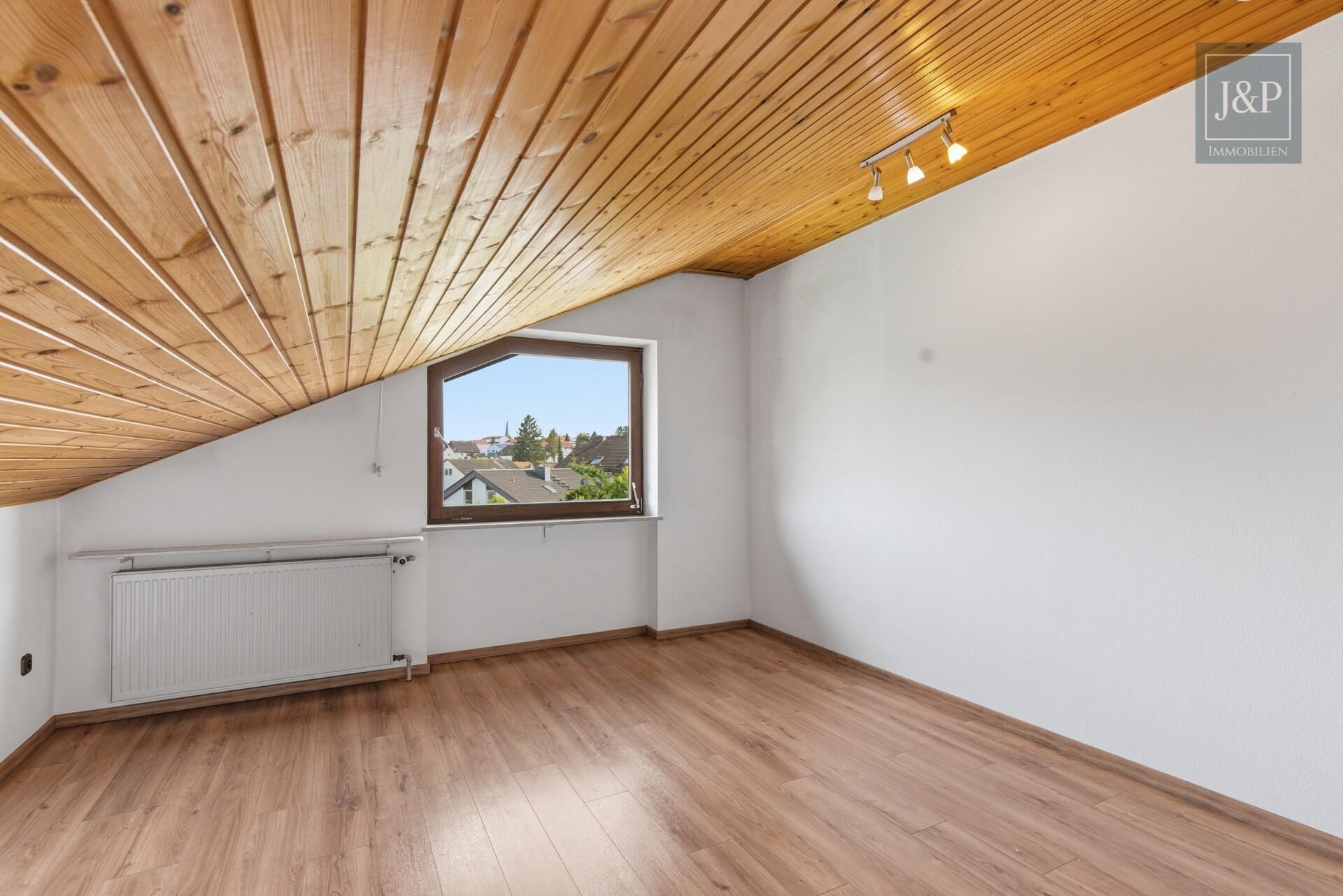 Großzügiges Zweifamilienhaus mit großem Garten & Sauna in ruhiger Wohnlage von Roßdorf - Zimmer 2 OG