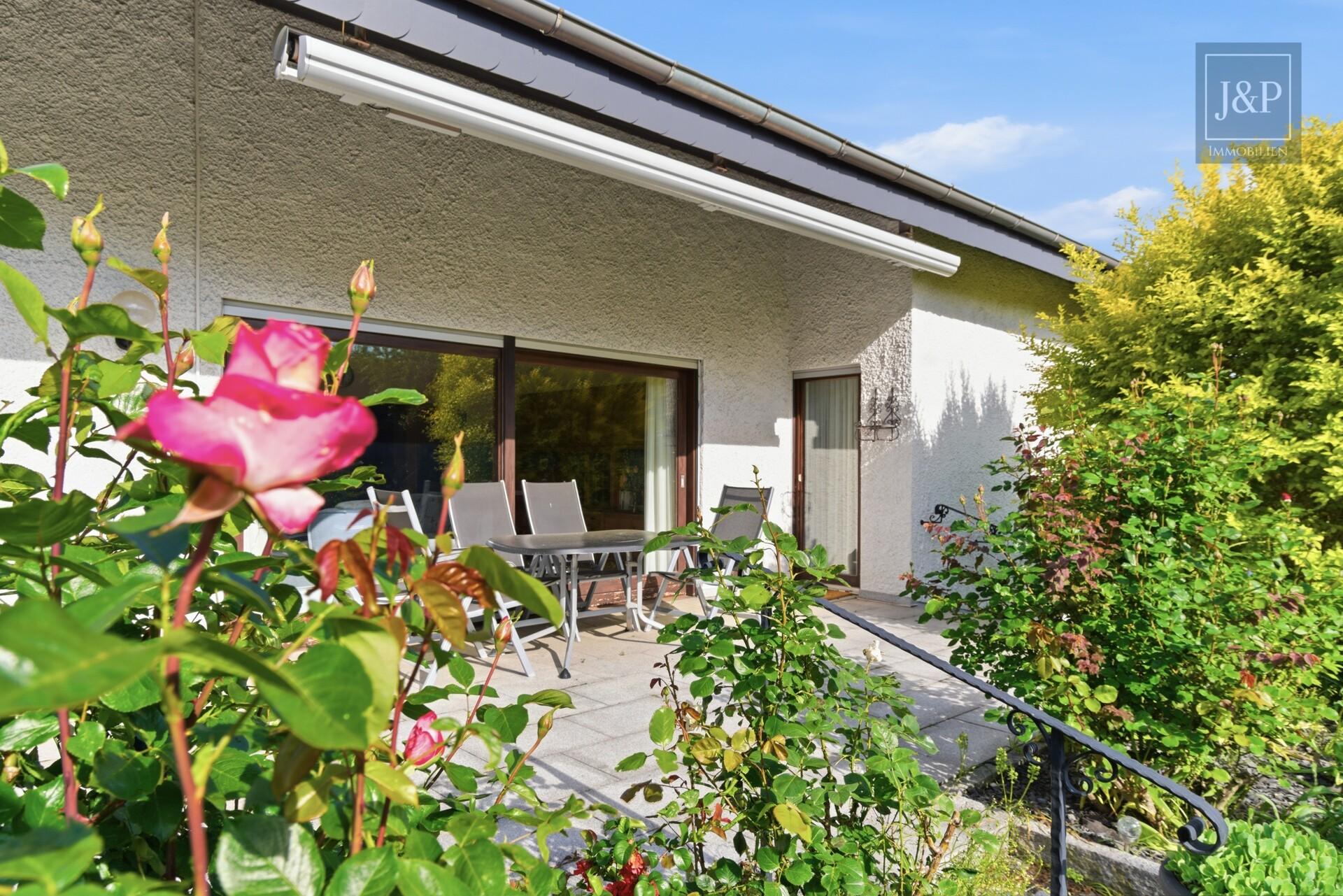 Großzügiges Zweifamilienhaus mit großem Garten & Sauna in ruhiger Wohnlage von Roßdorf - Aussenansicht
