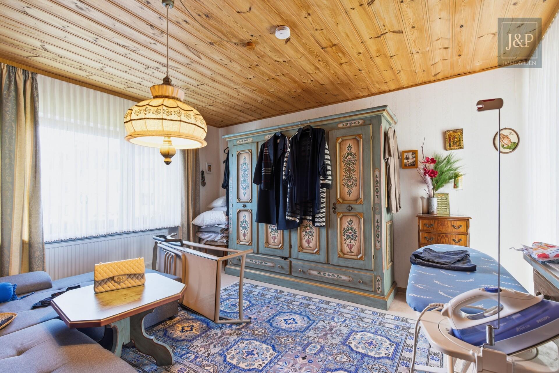 Großzügiges Zweifamilienhaus mit großem Garten & Sauna in ruhiger Wohnlage von Roßdorf - Zimmer EG