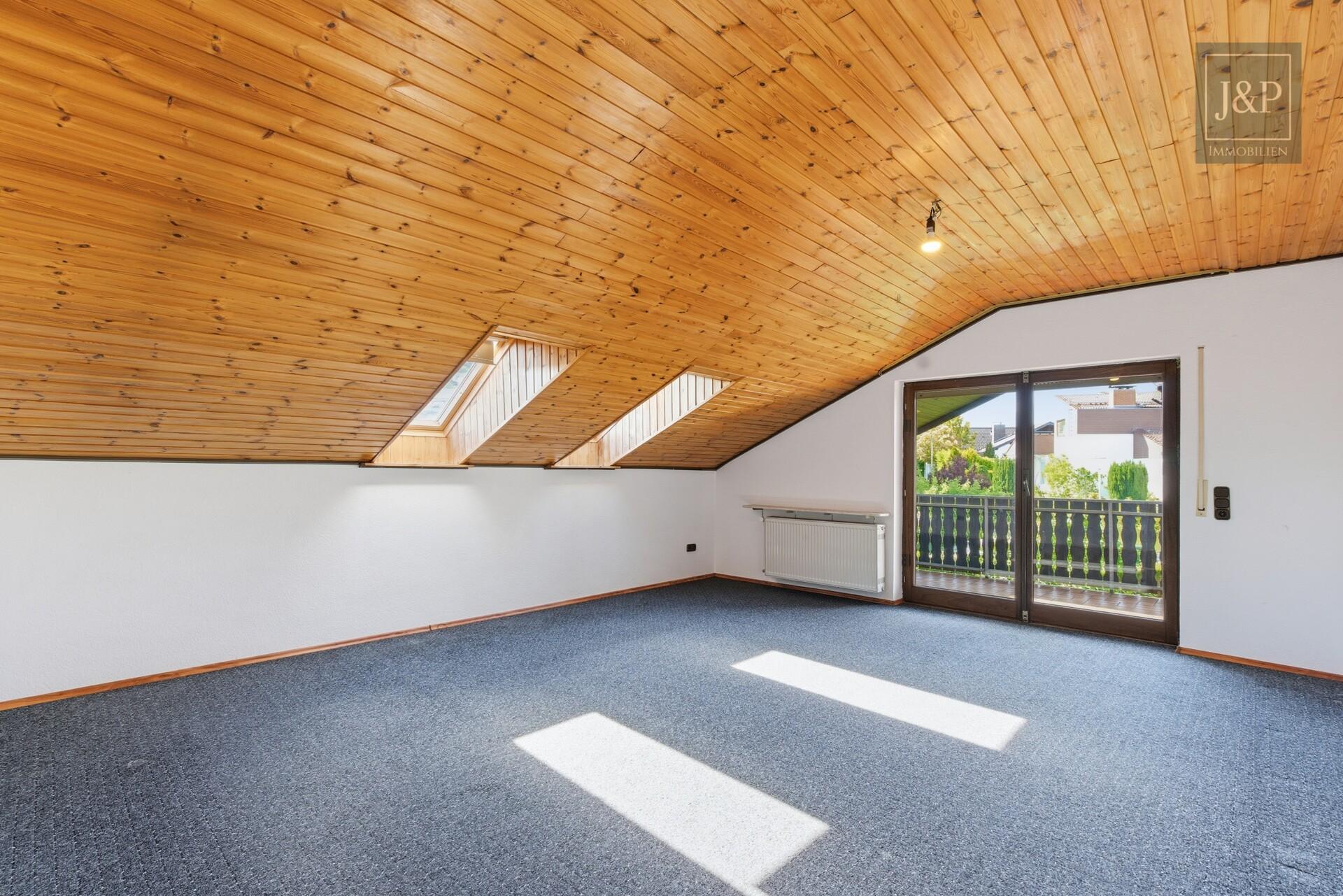 Großzügiges Zweifamilienhaus mit großem Garten & Sauna in ruhiger Wohnlage von Roßdorf - Zimmer 1 OG
