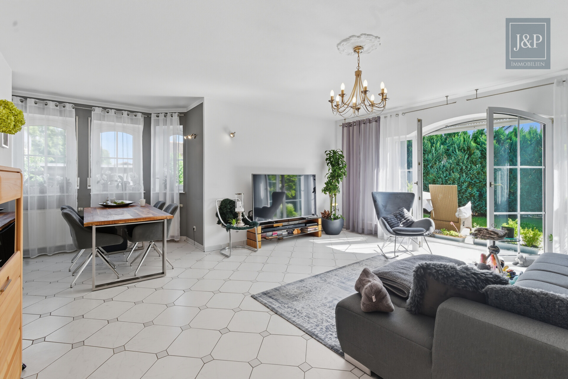 Ein - Zweifamilienhaus im Villenviertel von Glattbach. Gehobener Lebensstil am Waldrand - ELW Wohnen