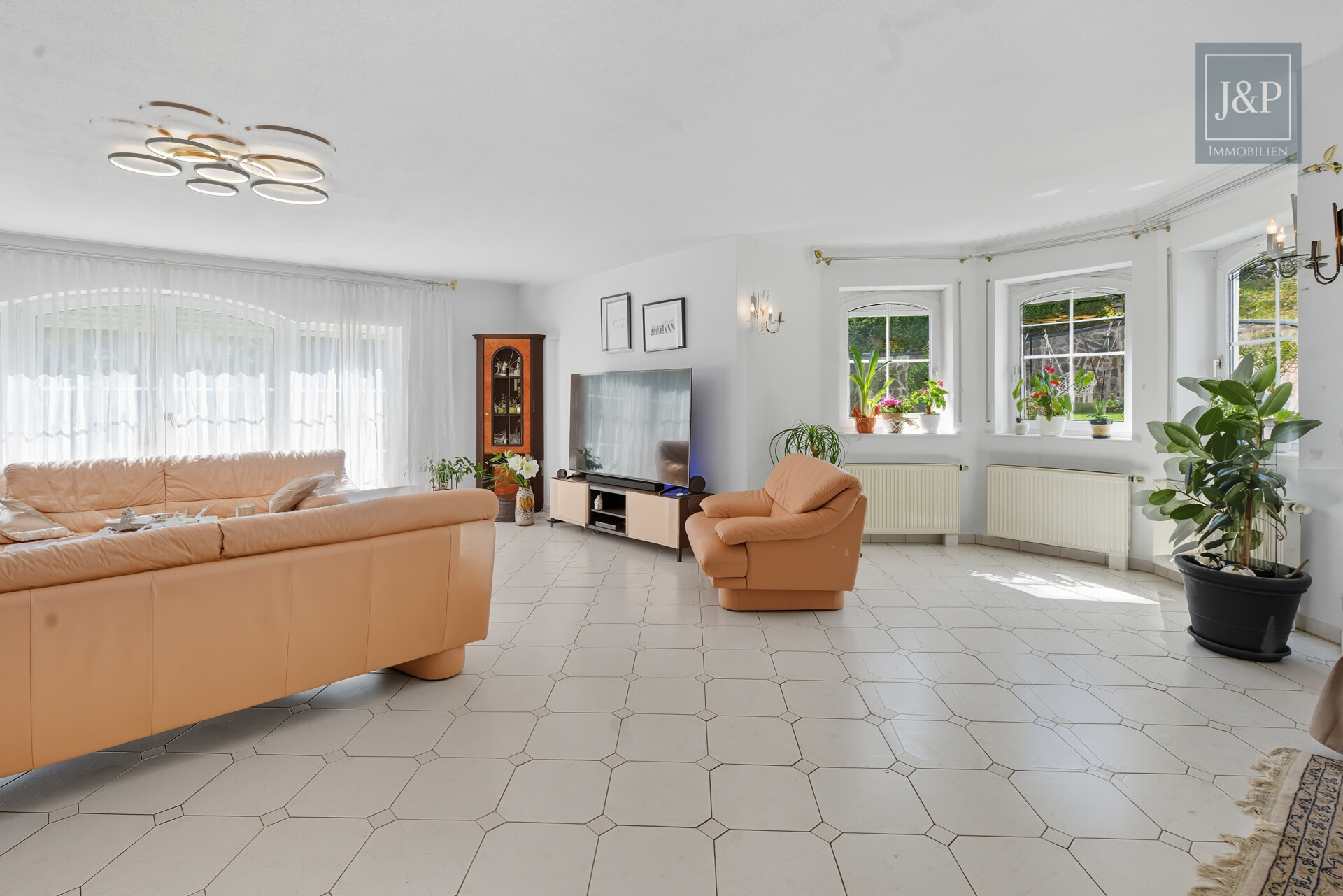 Ein - Zweifamilienhaus im Villenviertel von Glattbach. Gehobener Lebensstil am Waldrand - Wohnzimmer