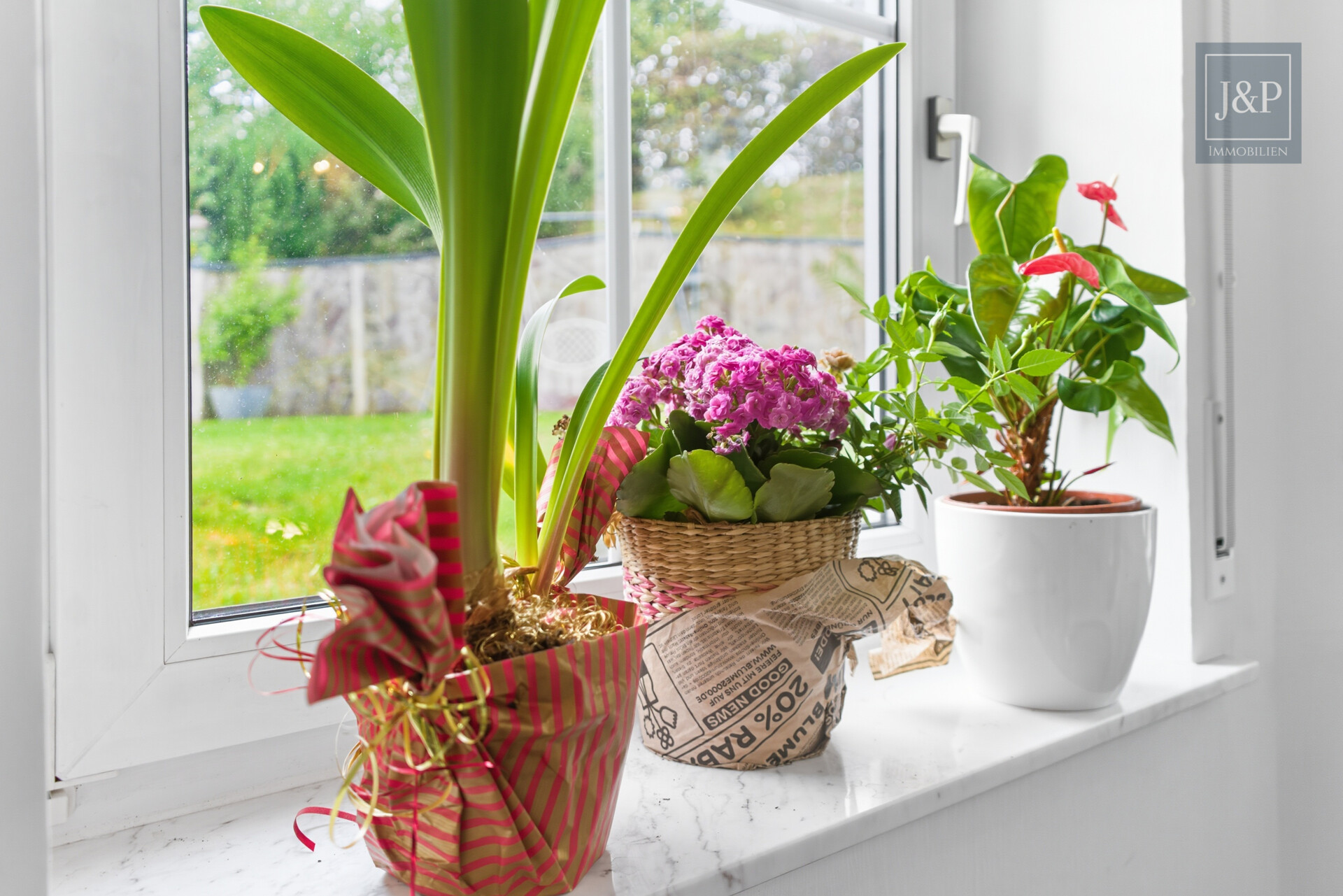 Ein - Zweifamilienhaus im Villenviertel von Glattbach. Gehobener Lebensstil am Waldrand - Detail Erker