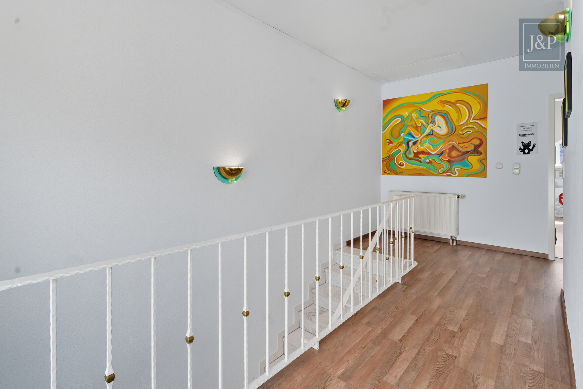 Ein - Zweifamilienhaus im Villenviertel von Glattbach. Gehobener Lebensstil am Waldrand - OG Flur