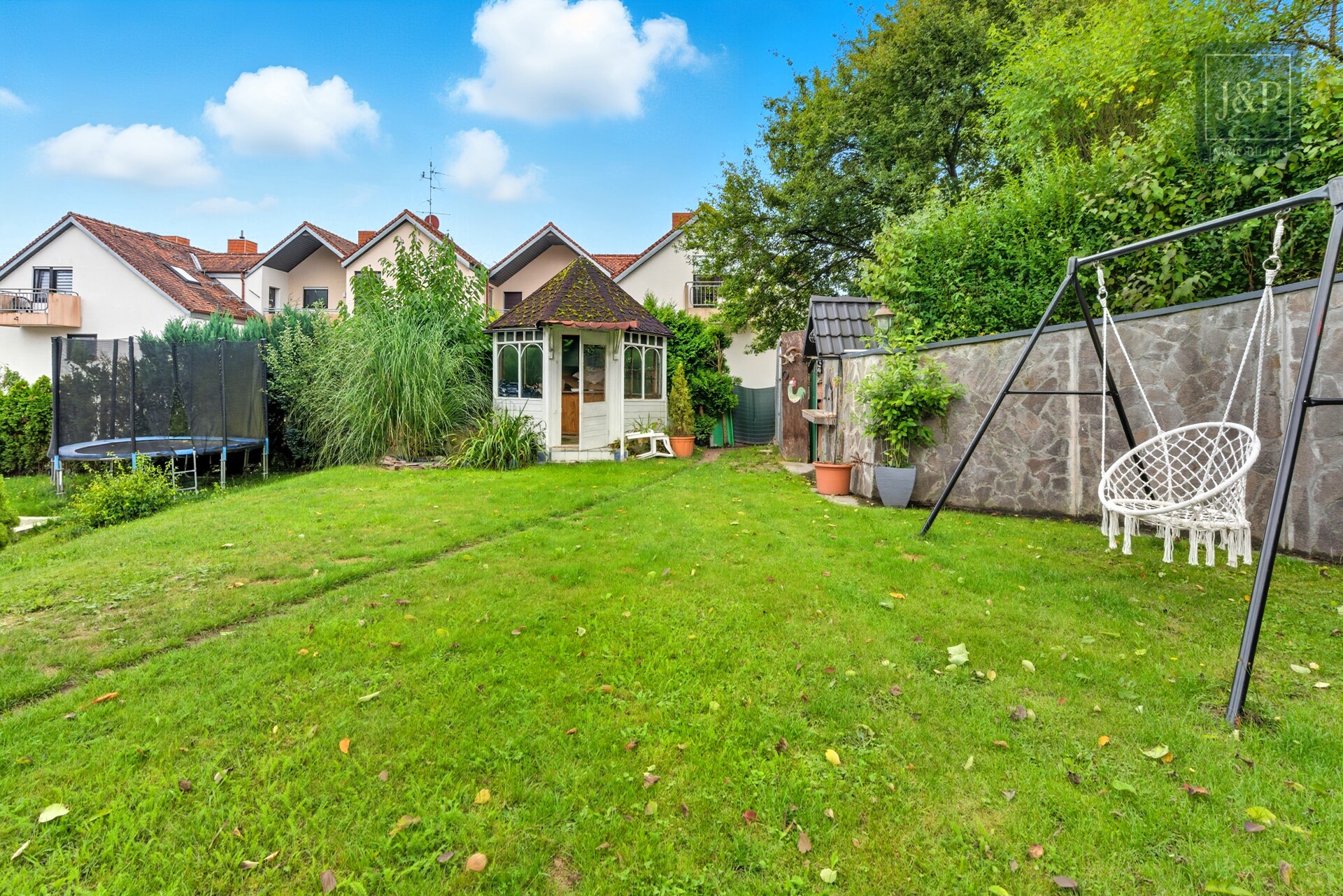 Ein - Zweifamilienhaus im Villenviertel von Glattbach. Gehobener Lebensstil am Waldrand - Garten