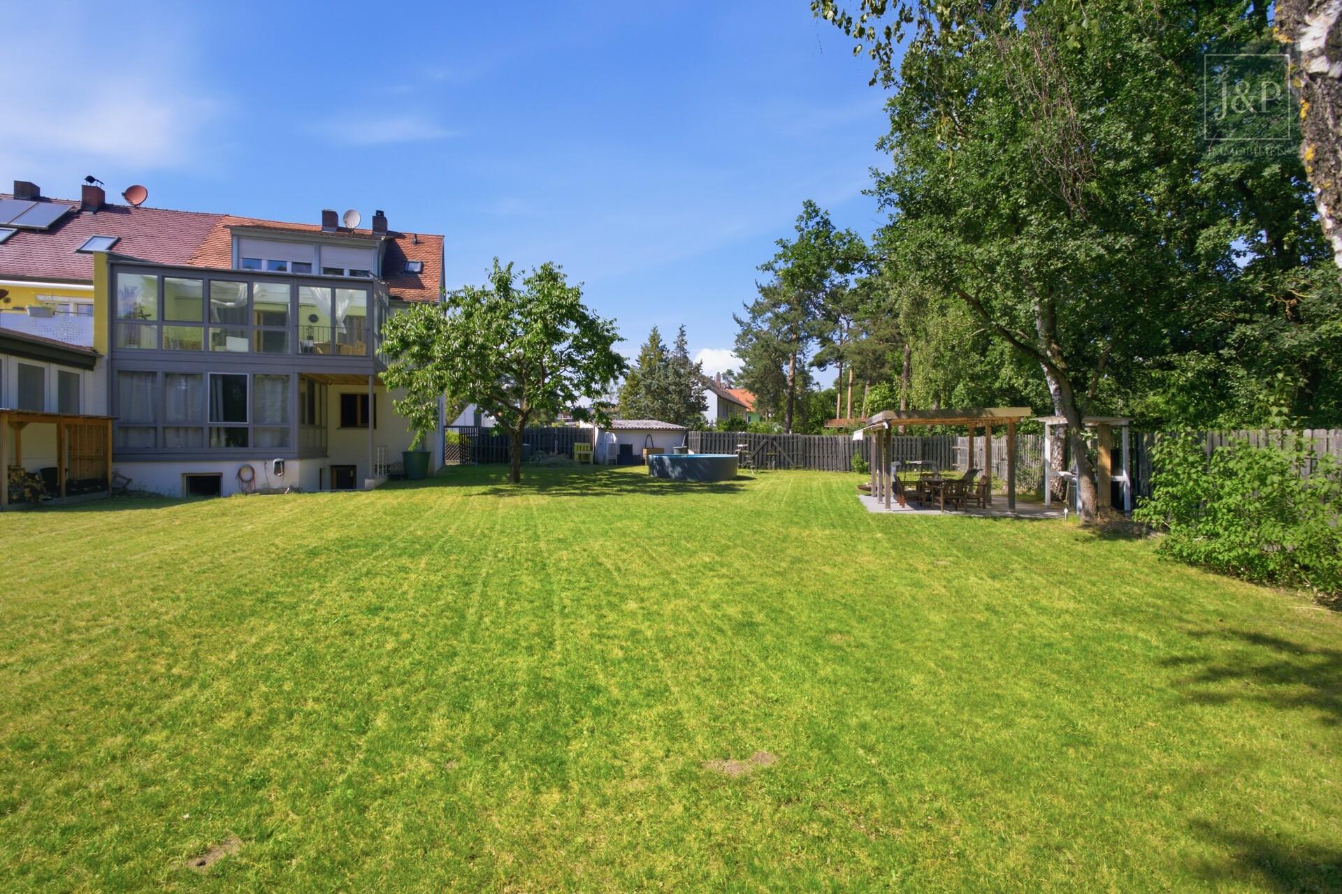 Vielseitiges Mehrgenerationendomizil mit XXL-Garten in Fürth Stadeln - XL-Garten
