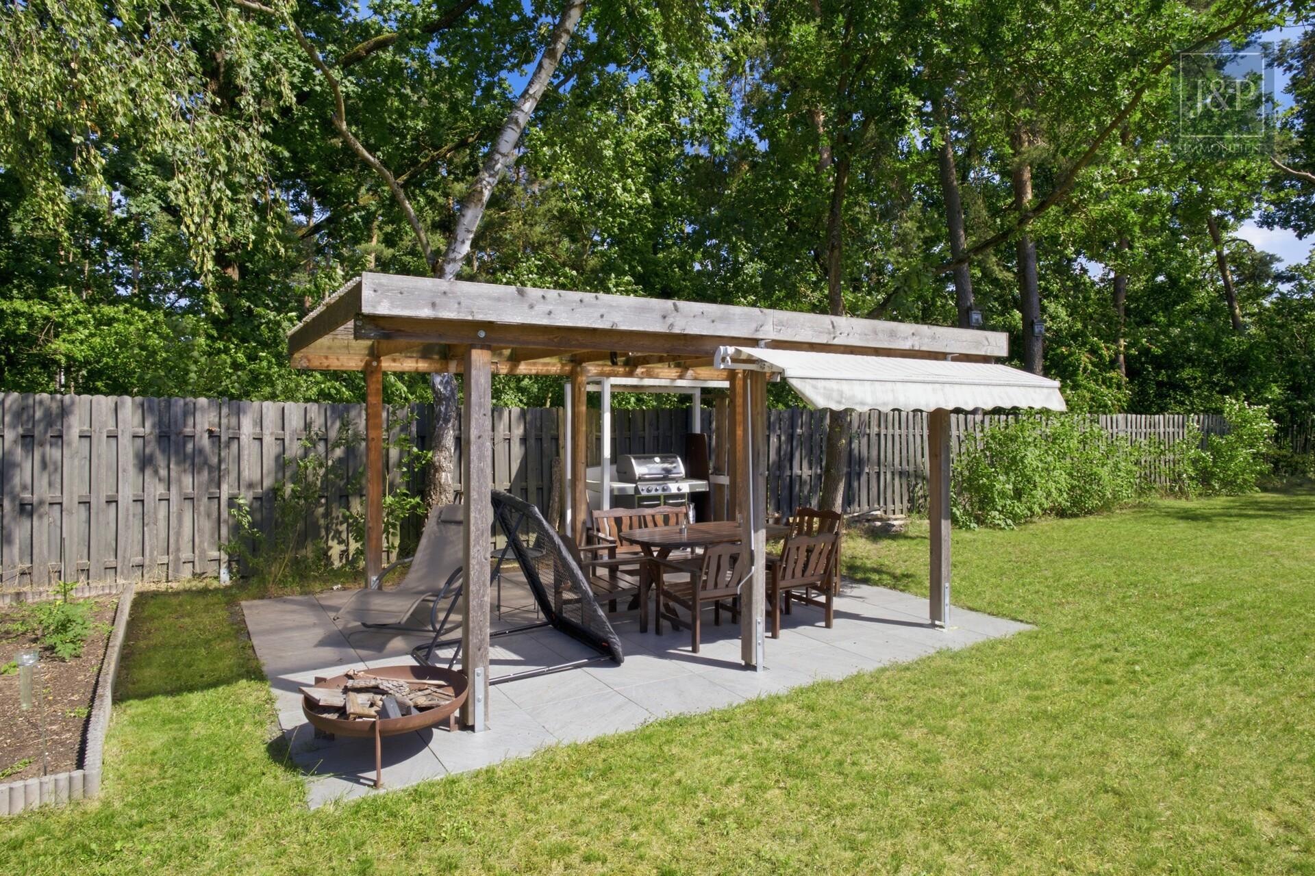 Vielseitiges Mehrgenerationendomizil mit XXL-Garten in Fürth Stadeln - einladender Außenbereich