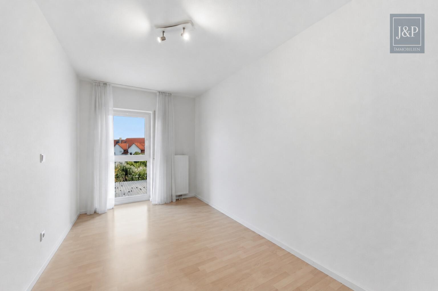 Familienfreundliches Reihenmittelhaus in Rodheim: 5 Zimmer, Garten und modernisierte Ausstattung - Zimmer 2 OG