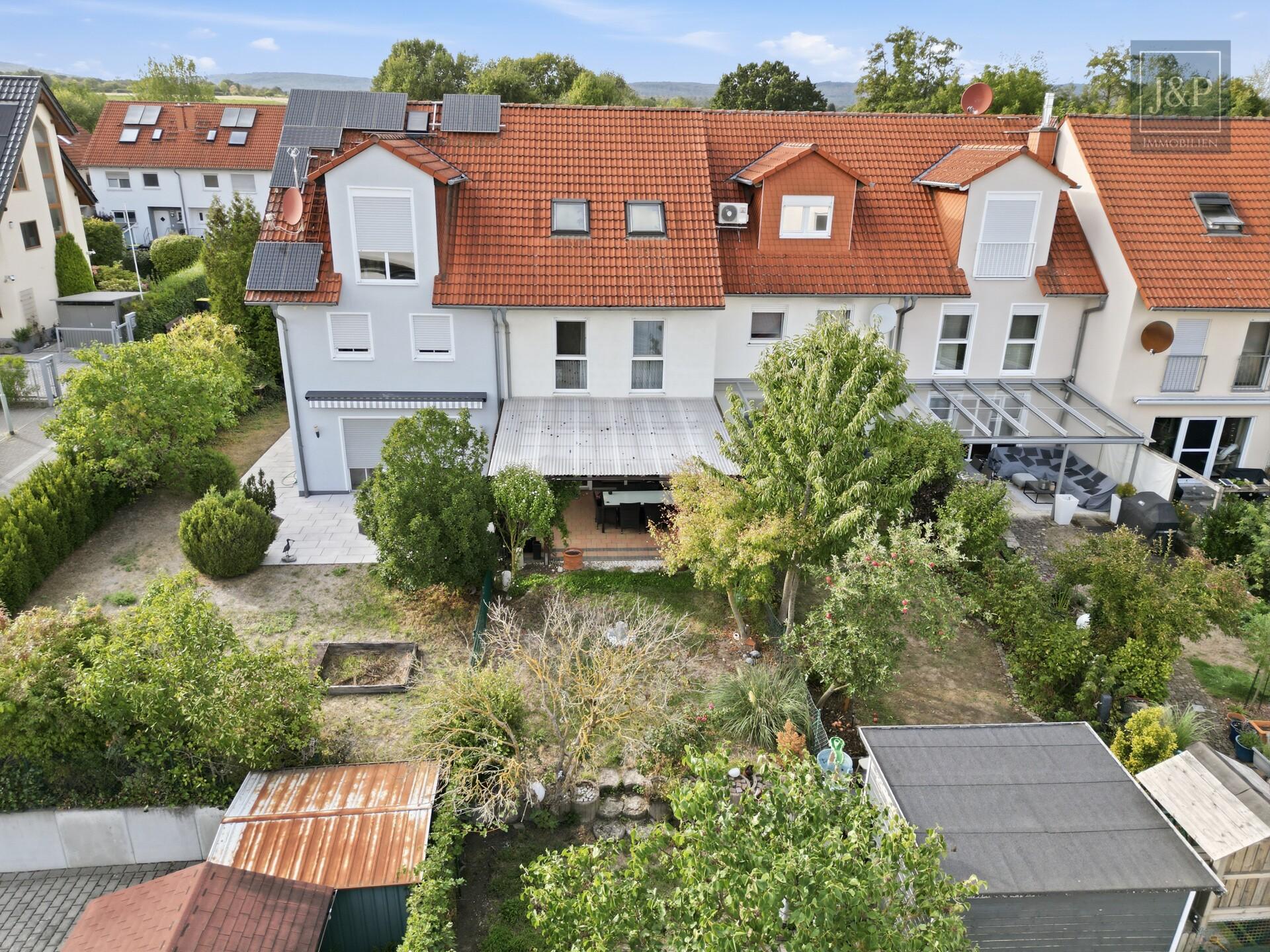 Familienfreundliches Reihenmittelhaus in Rodheim: 5 Zimmer, Garten und modernisierte Ausstattung - Aussenansicht