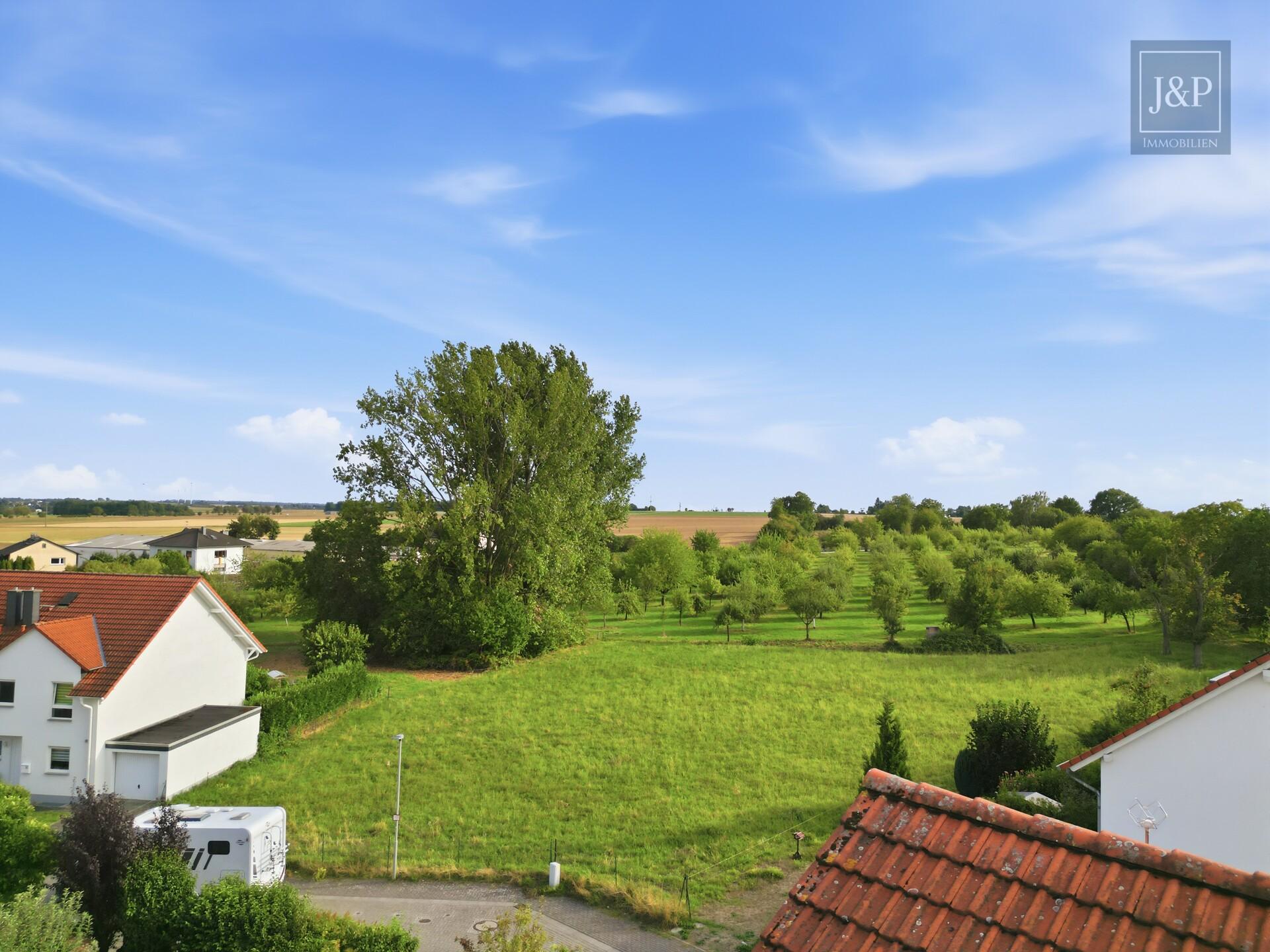 Familienfreundliches Reihenmittelhaus in Rodheim: 5 Zimmer, Garten und modernisierte Ausstattung - Wohngebiet