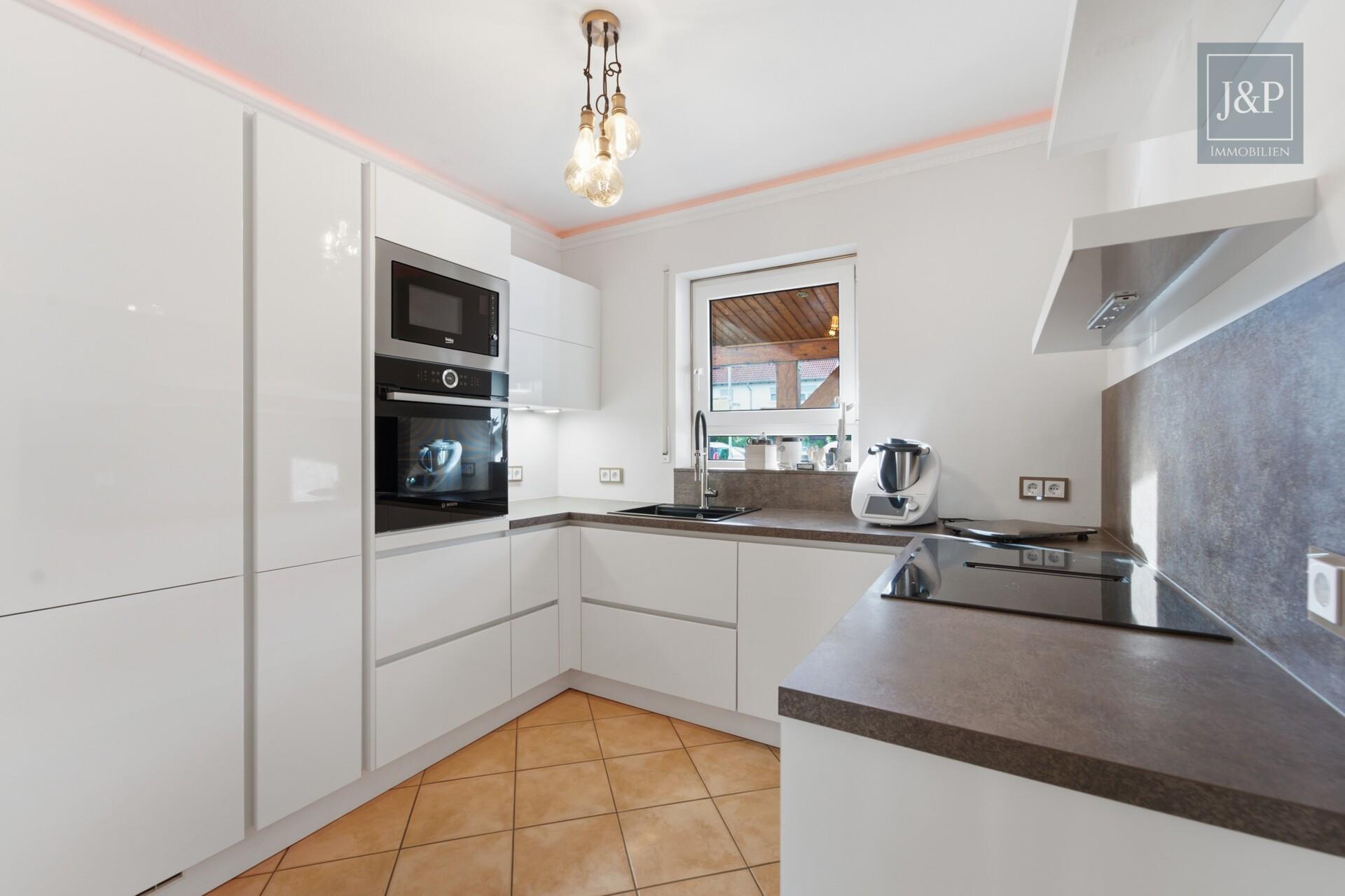Familienfreundliches Reihenmittelhaus in Rodheim: 5 Zimmer, Garten und modernisierte Ausstattung - Küche