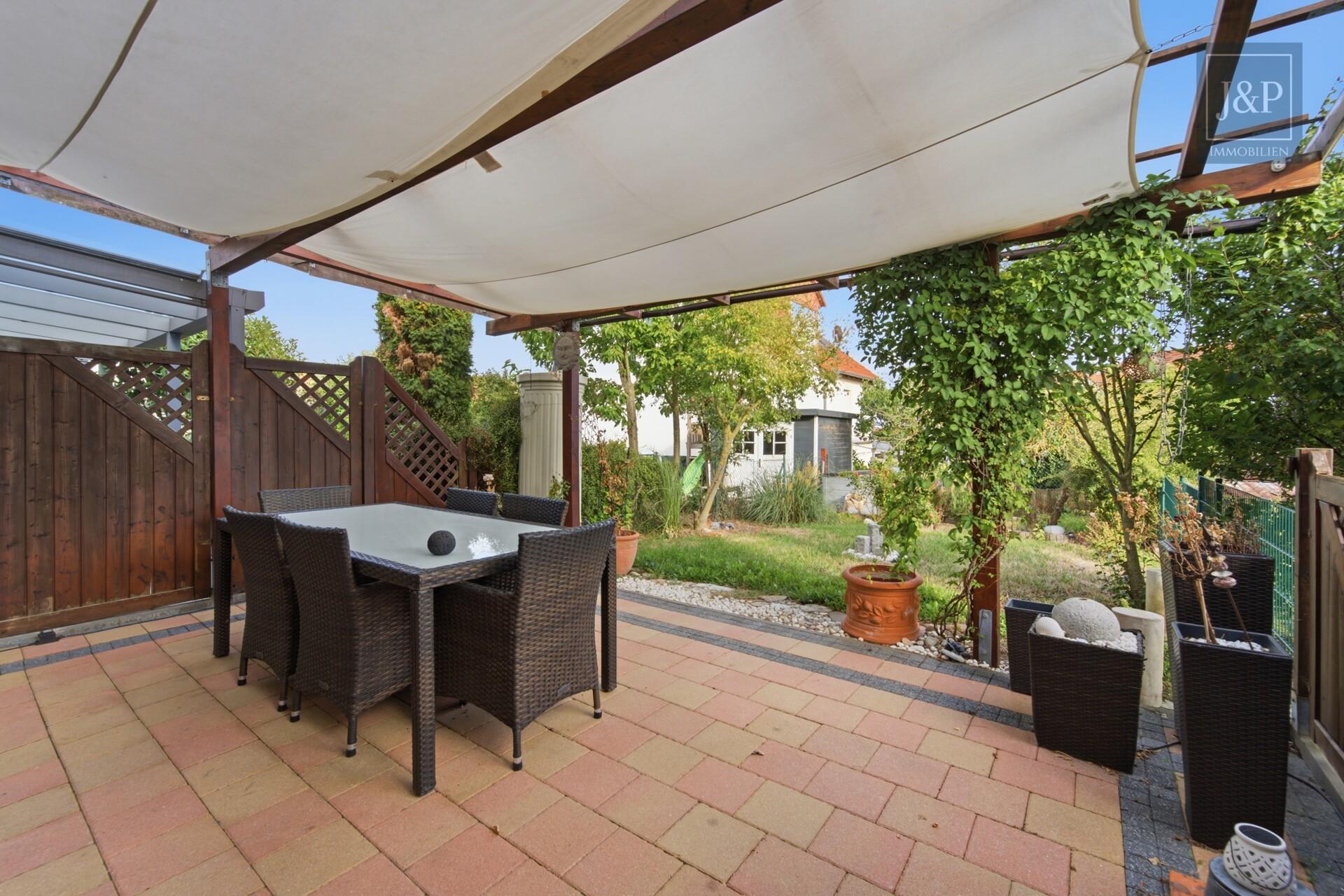 Familienfreundliches Reihenmittelhaus in Rodheim: 5 Zimmer, Garten und modernisierte Ausstattung - Terrasse