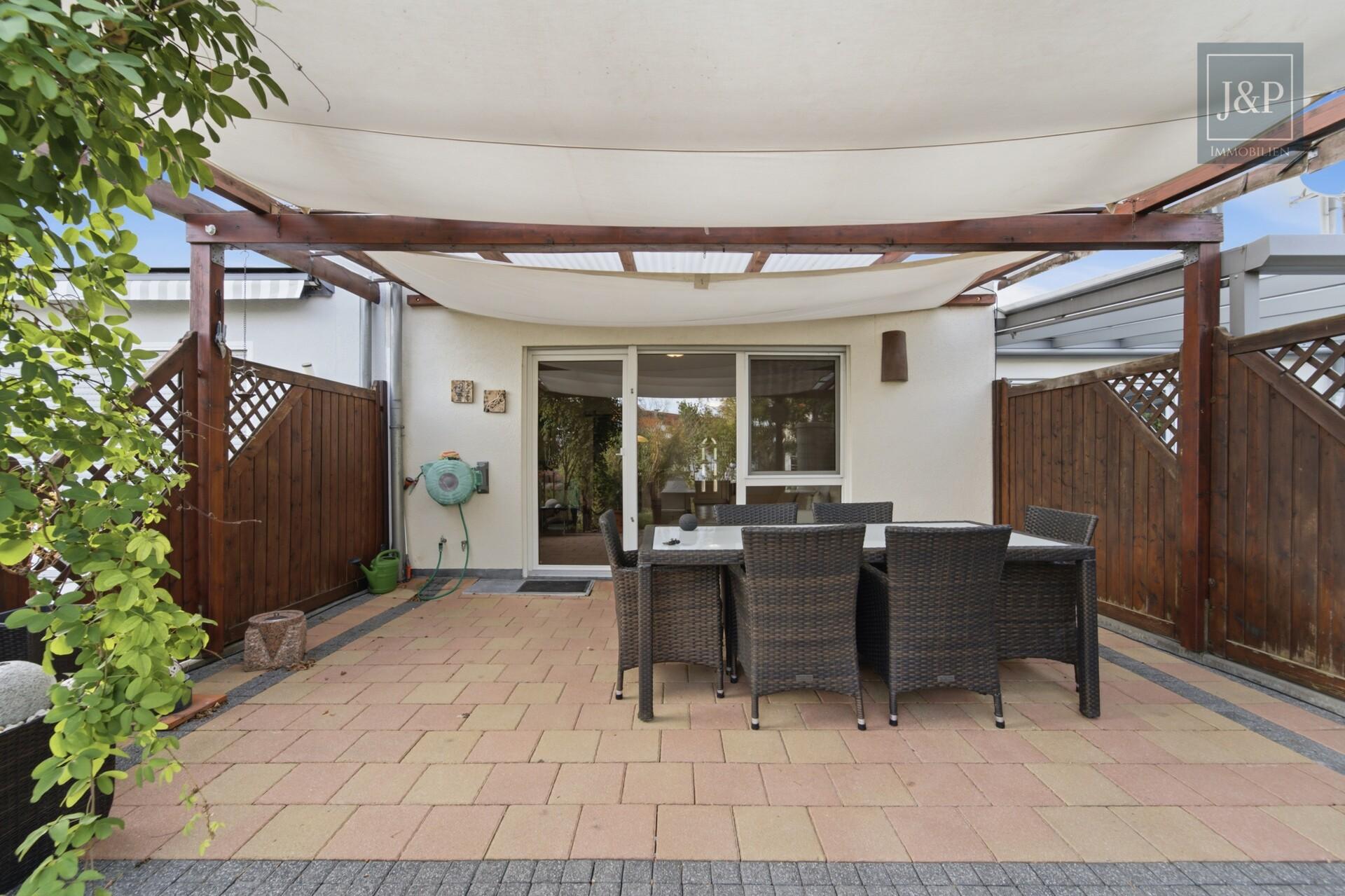Familienfreundliches Reihenmittelhaus in Rodheim: 5 Zimmer, Garten und modernisierte Ausstattung - Terrasse