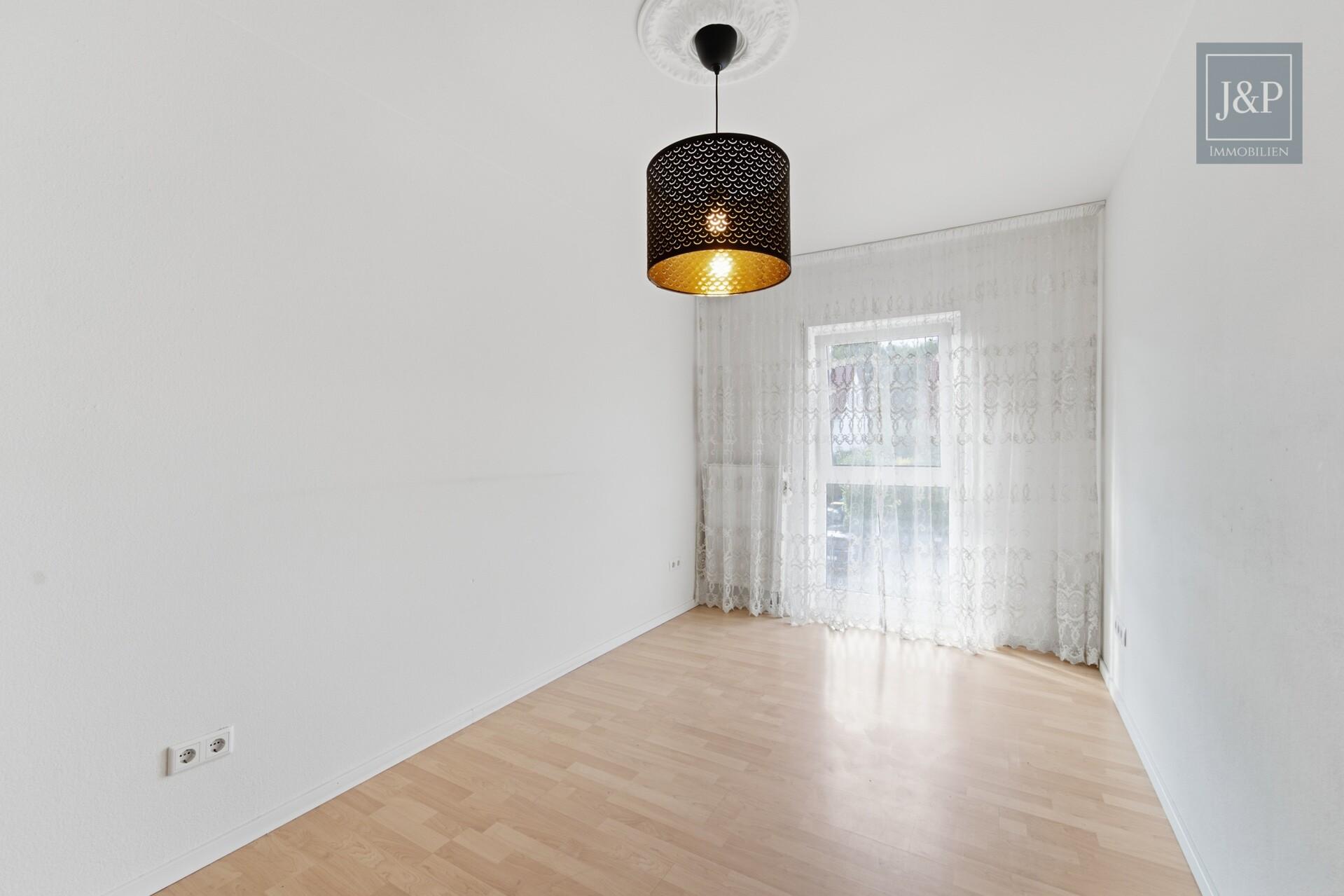 Familienfreundliches Reihenmittelhaus in Rodheim: 5 Zimmer, Garten und modernisierte Ausstattung - Zimmer 1 OG