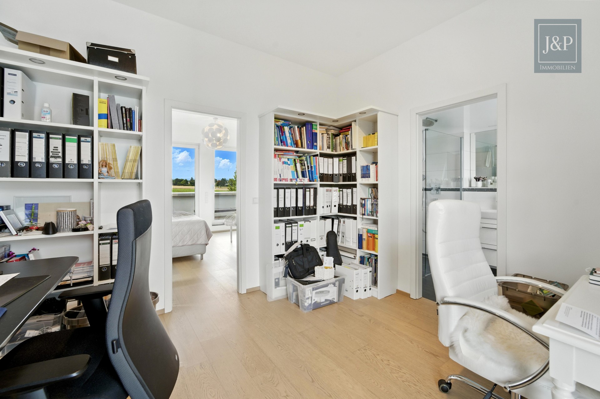 Seltene Gelegenheit! Moderne Doppelhaushälfte mit Elternsuite, Feldblick & hochwertiger Ausstattung in Wallau - Büro