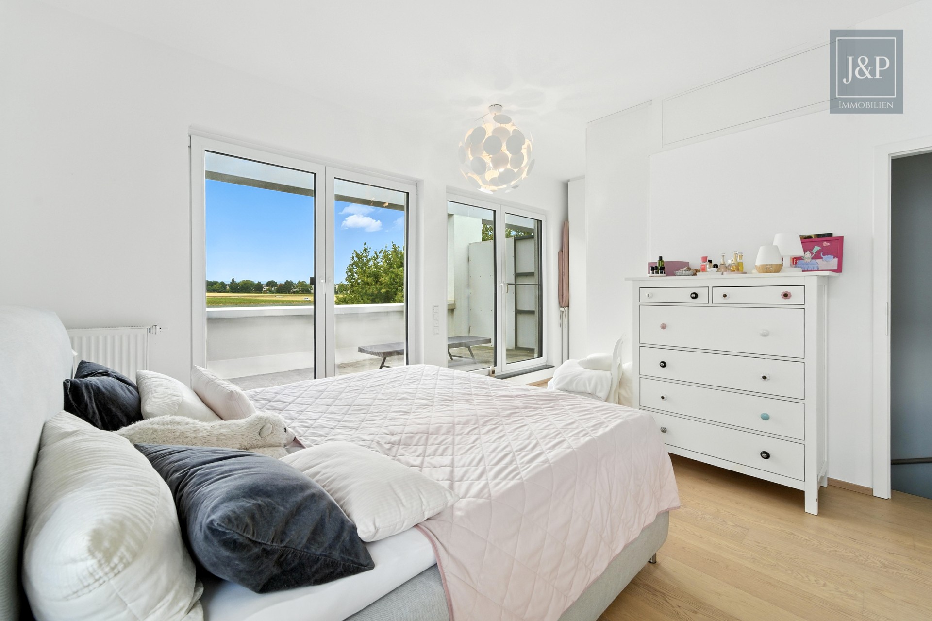 Seltene Gelegenheit! Moderne Doppelhaushälfte mit Elternsuite, Feldblick & hochwertiger Ausstattung in Wallau - Eltern-Suite