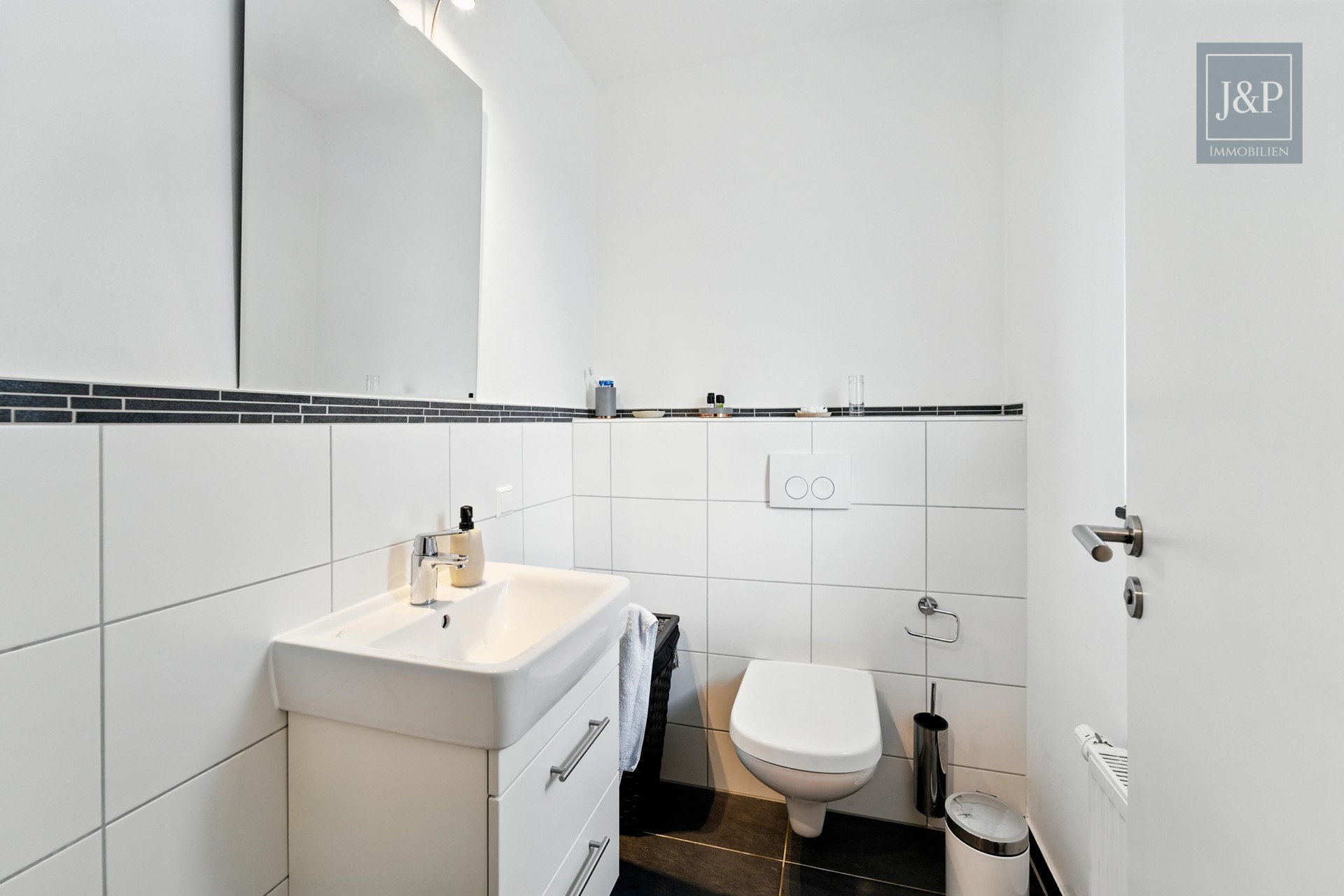 Seltene Gelegenheit! Moderne Doppelhaushälfte mit Elternsuite, Feldblick & hochwertiger Ausstattung in Wallau - Gäste-WC
