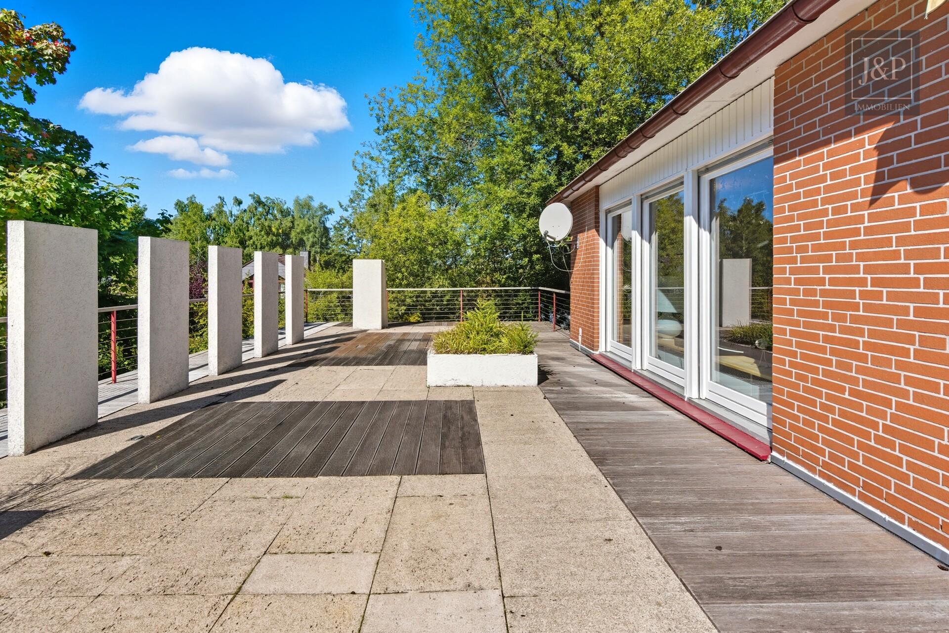 Sanierungsobjekt oder Teilneubau - Großes sonniges Grundstück mit 1710qm auf der Hegewiese - Terrasse EG