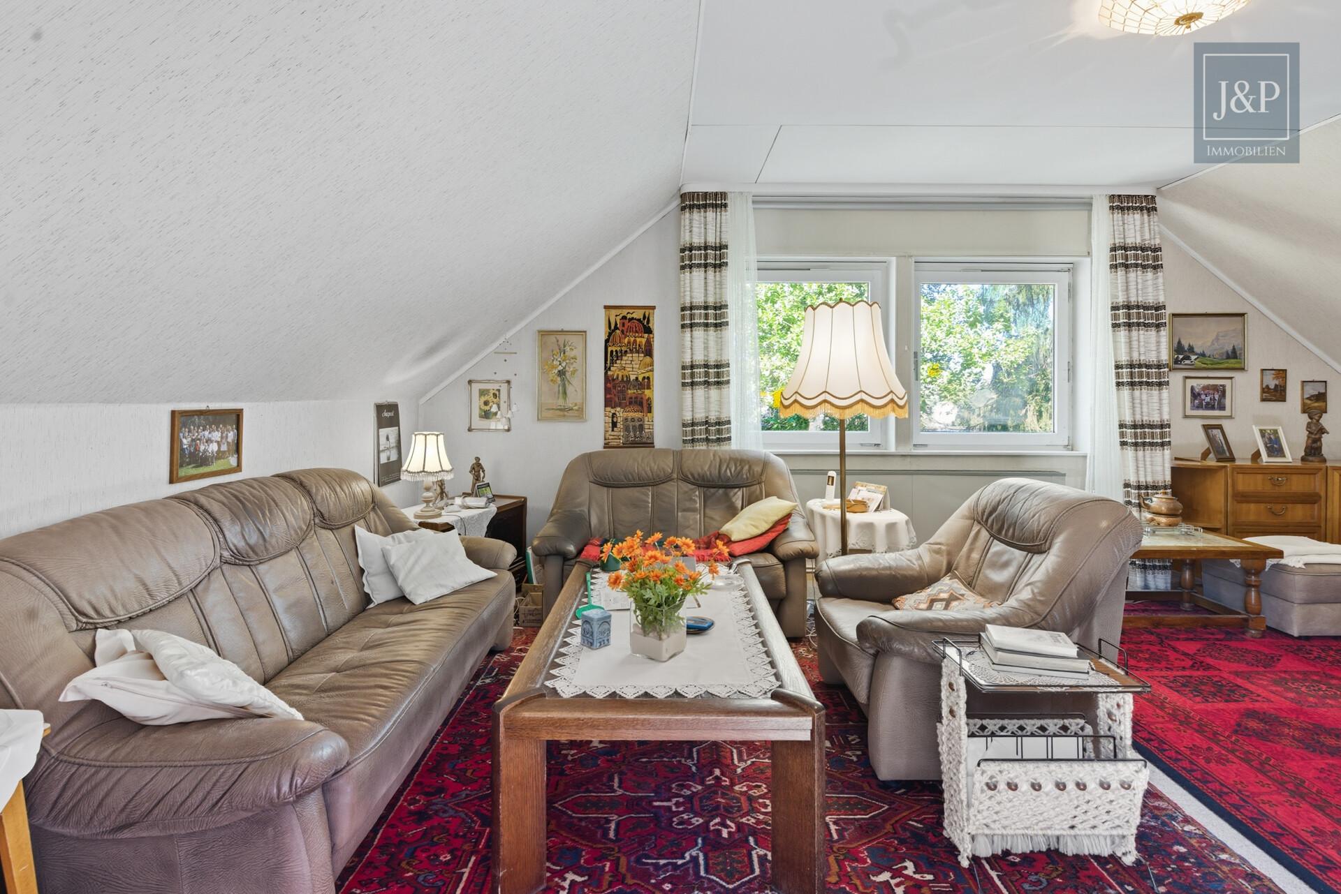 Sanierungsobjekt oder Teilneubau - Großes sonniges Grundstück mit 1710qm auf der Hegewiese - Wohnen OG