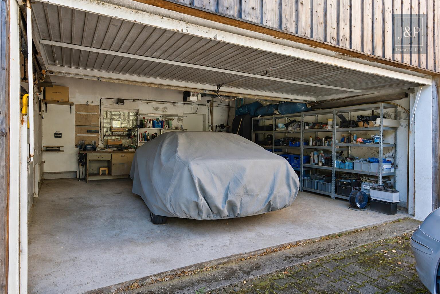 Sanierungsobjekt oder Teilneubau - Großes sonniges Grundstück mit 1710qm auf der Hegewiese - Garage