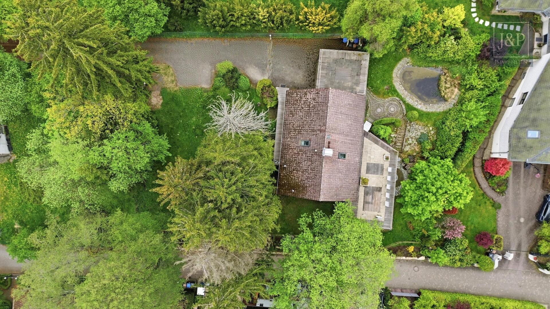 Sanierungsobjekt oder Teilneubau - Großes sonniges Grundstück mit 1710qm auf der Hegewiese - Vogelperspektive