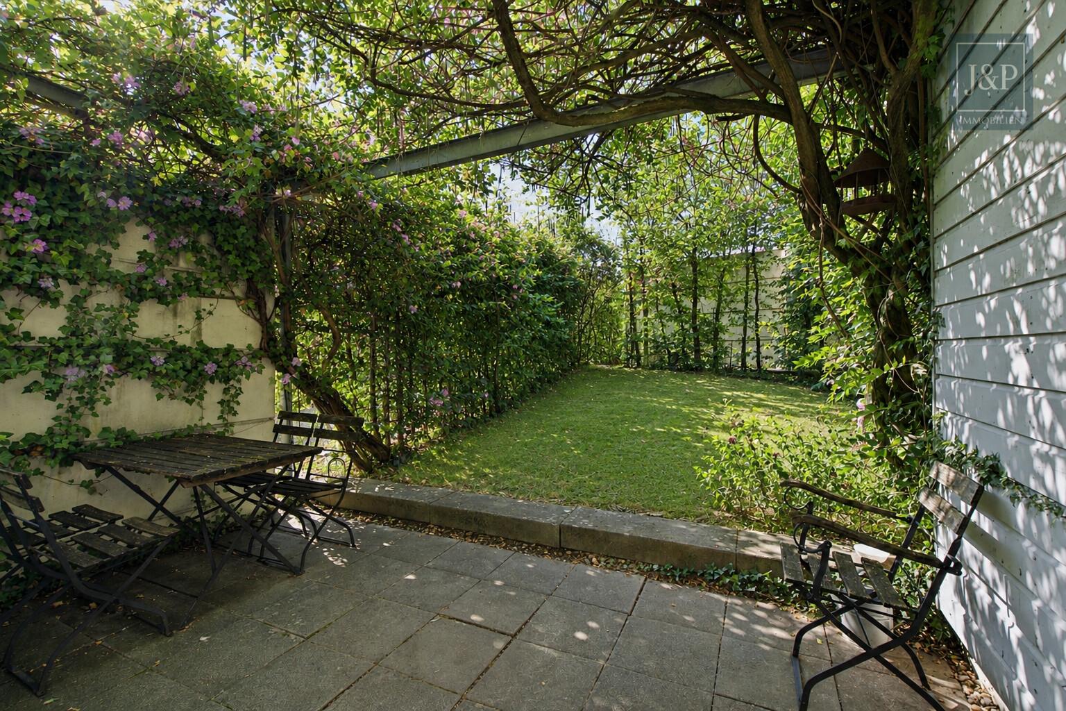 RMH mit schöner Aussicht & 3 Stellplätzen in familienfreundlicher Wohngegend von Oberursel-Nord - Terrasse