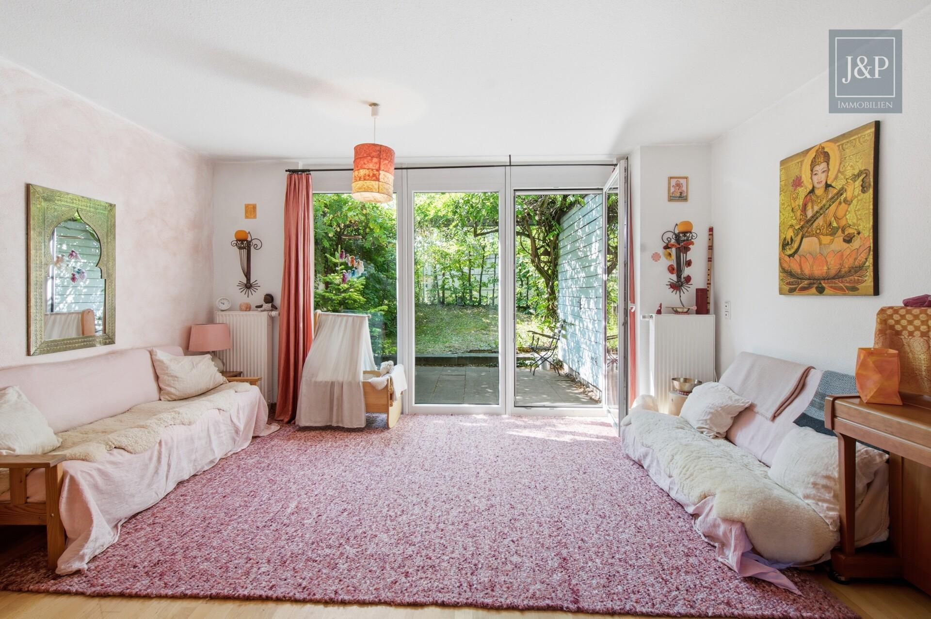RMH mit schöner Aussicht & 3 Stellplätzen in familienfreundlicher Wohngegend von Oberursel-Nord - Wohnzimmer
