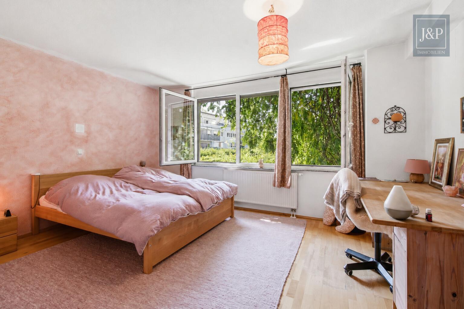 RMH mit schöner Aussicht & 3 Stellplätzen in familienfreundlicher Wohngegend von Oberursel-Nord - Schlafzimmer OG
