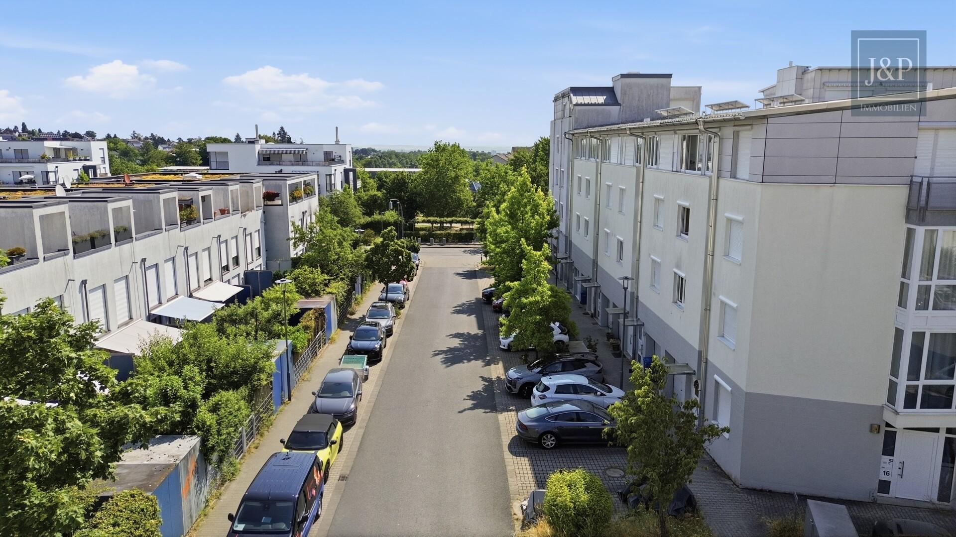 RMH mit schöner Aussicht & 3 Stellplätzen in familienfreundlicher Wohngegend von Oberursel-Nord - Straße