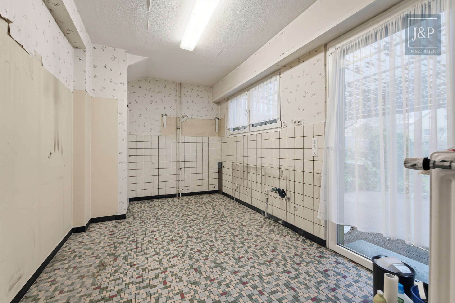 Zeitloses Einfamilienhaus mit großem Wohnbereich, Gartenblick & Balkon - Küche