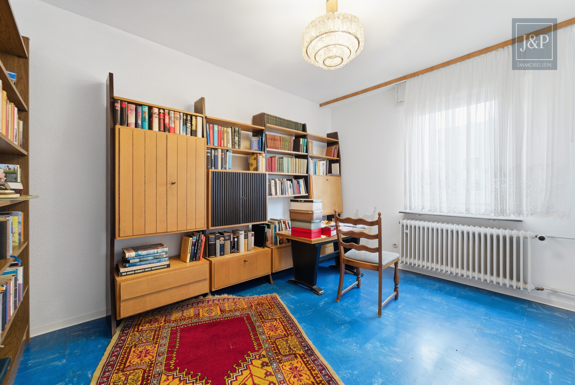 Zeitloses Einfamilienhaus mit großem Wohnbereich, Gartenblick & Balkon - 1. OG Zimmer