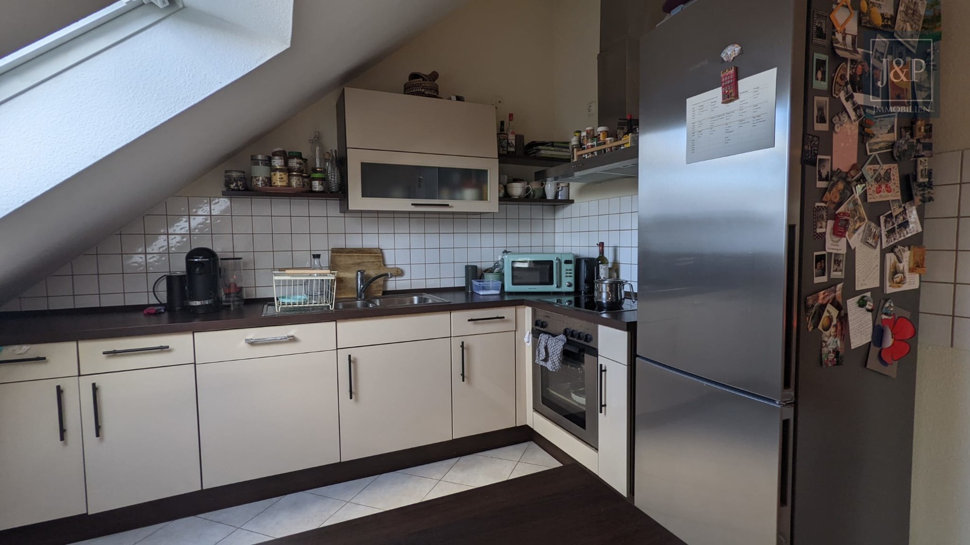 2009 aufgestocktes und modernisiertes Mehrfamilienhaus mit Einliegerwohnung und Gewerbeeinheit - DG Küche