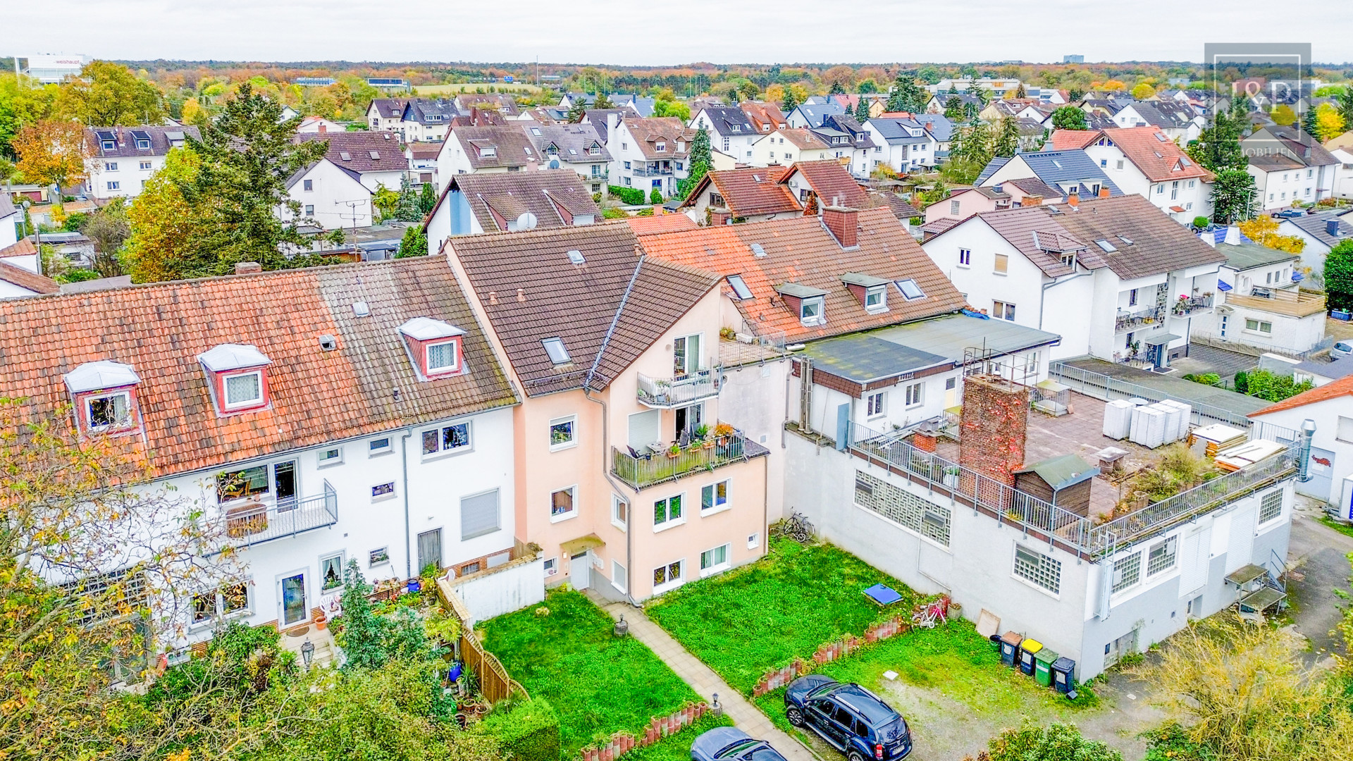 2009 aufgestocktes und modernisiertes Mehrfamilienhaus mit Einliegerwohnung und Gewerbeeinheit - Nachbarschaft